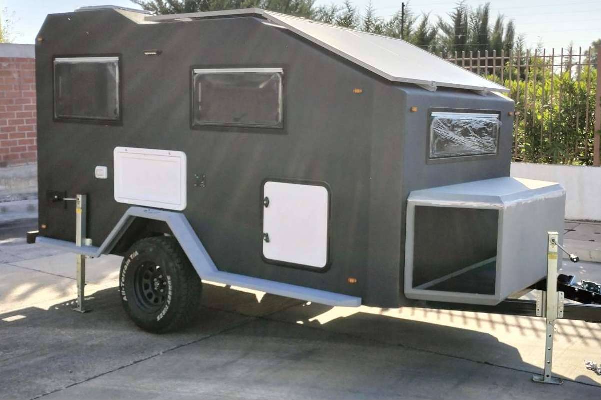 Be Camp y su casa rodante en venta, situada en Chile