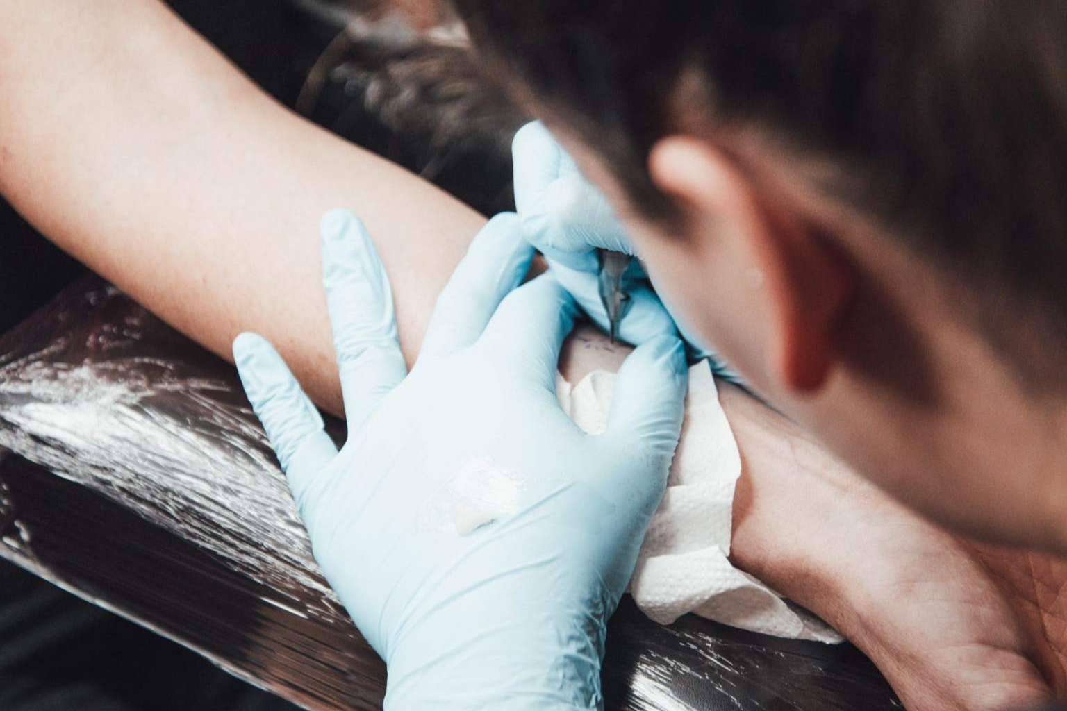 El trabajo que realizan en Tatuajes Hechos con Amor, un estudio de tatuajes personalizados