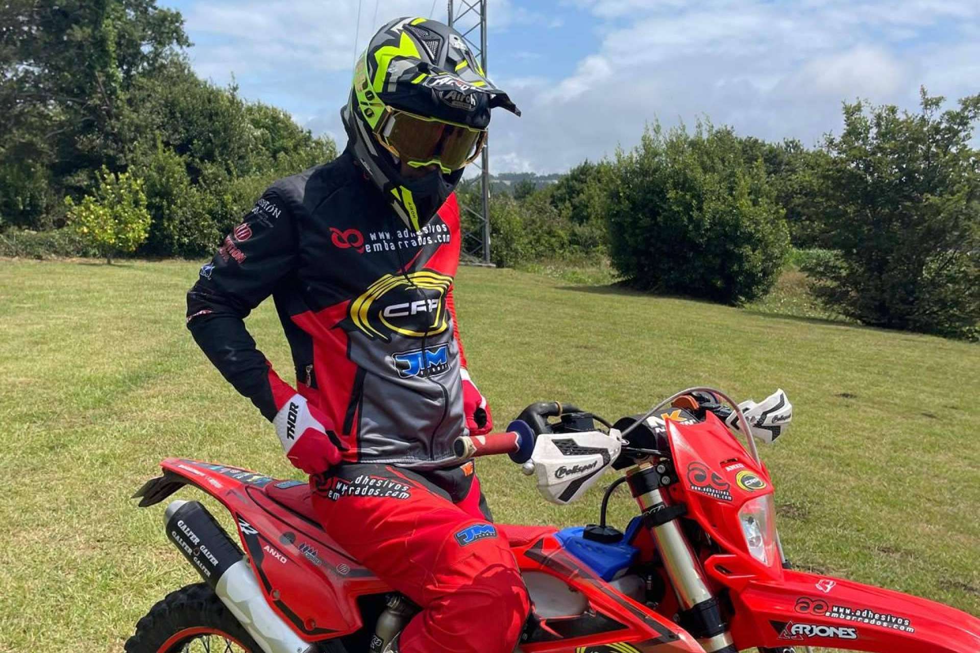 ADHESIVOSEMBARRADOS ofrece en su catálogo adhesivos personalizados motocross