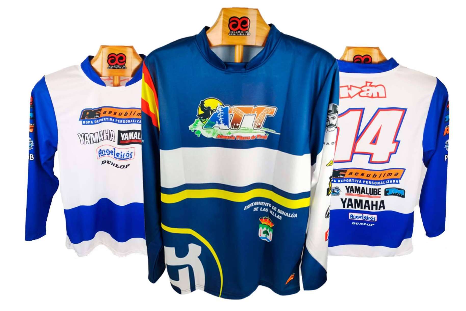 La importancia de la ropa personalizada en el mundo del motocross, con ADHESIVOSEMBARRADOS