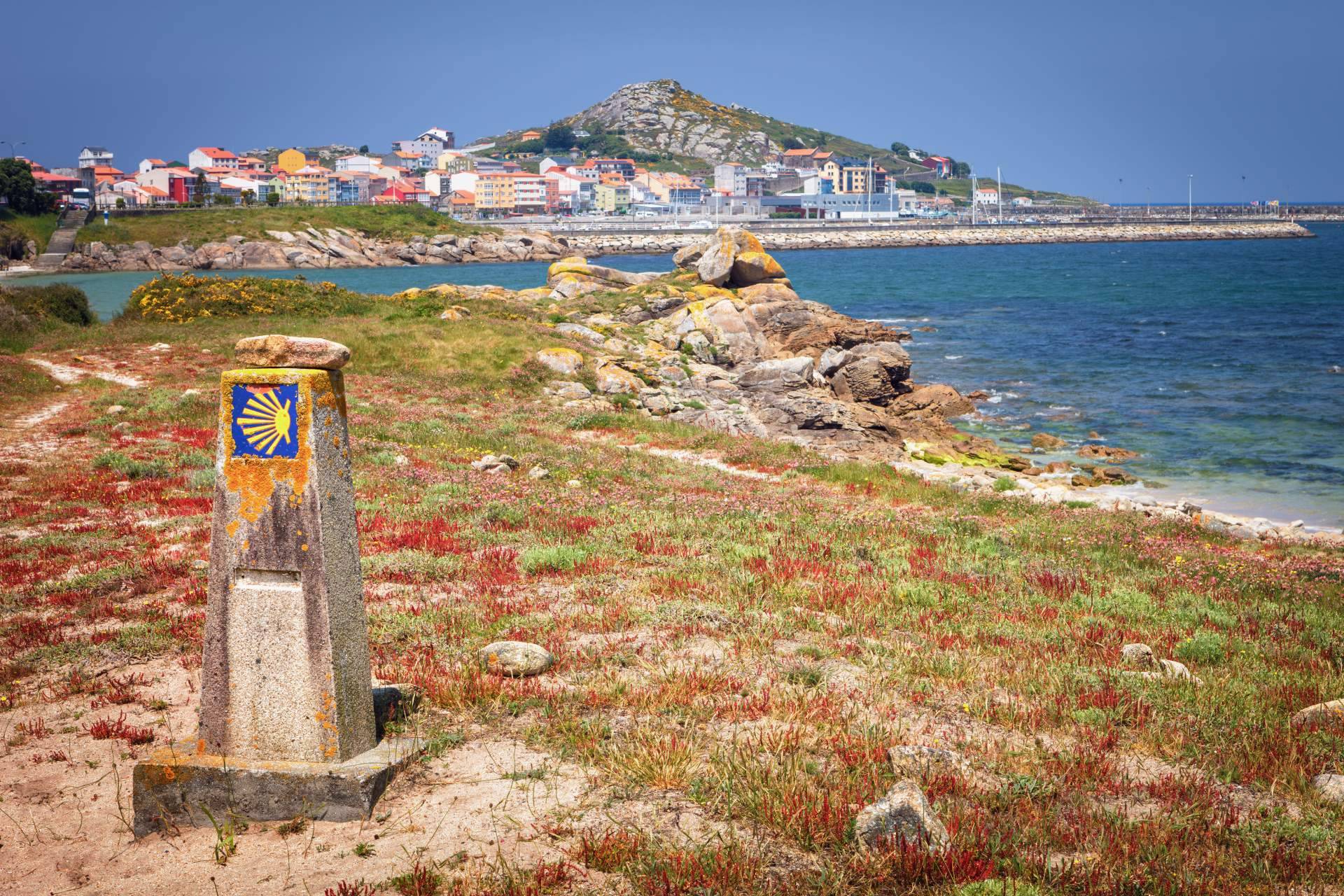 Razones para hacer el Camino de Santiago; un viaje cultural o religioso