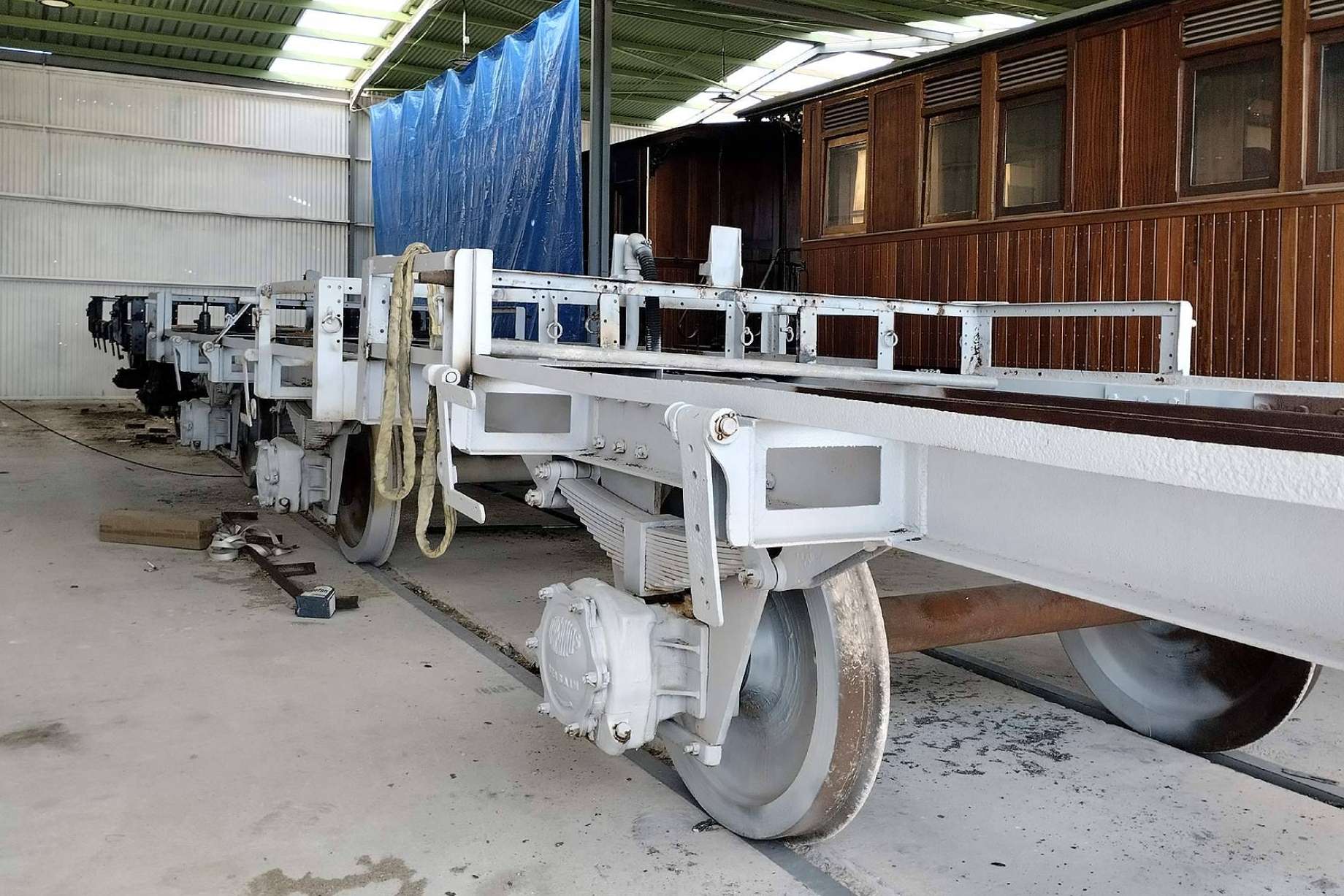 La Fundación del Patrimonio Ferroviario ha iniciado la restauración de dos históricos vagones de ENDESA