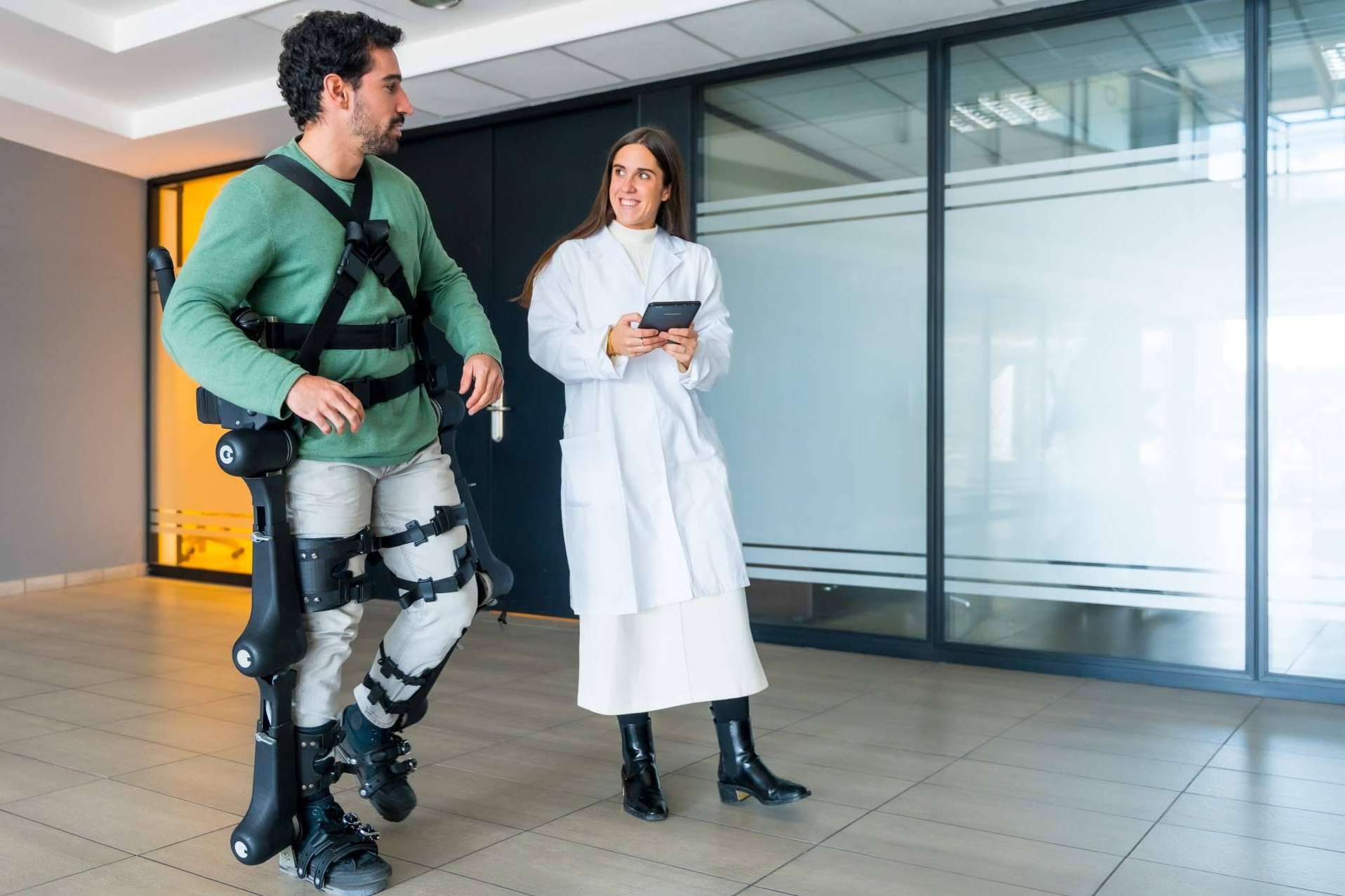 EM (Esclerosis Múltiple) y las terapias de neurorrehabilitación robótica de Movex Clinics con tecnología Gogoa