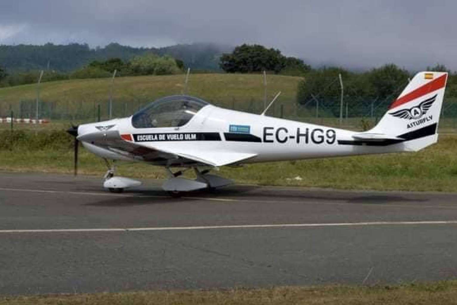 'Volando alto y bajo. Las aventuras de un piloto de avioneta en busca de las mejores vistas del mundo' (Asturias)
