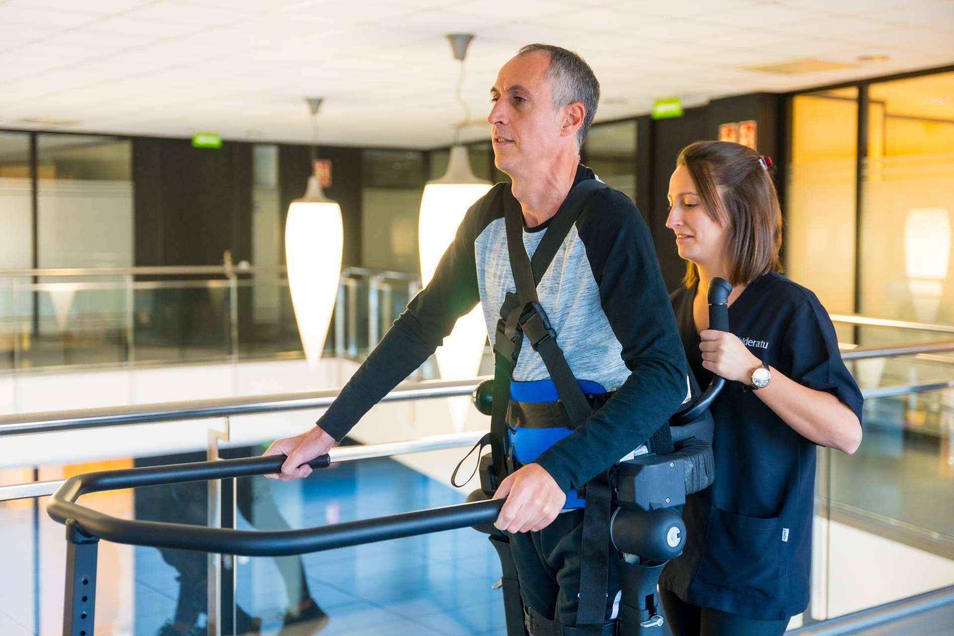 Neurorrehabilitación con tecnología de la empresa Gogoa Mobility Robots en Movex Clinics