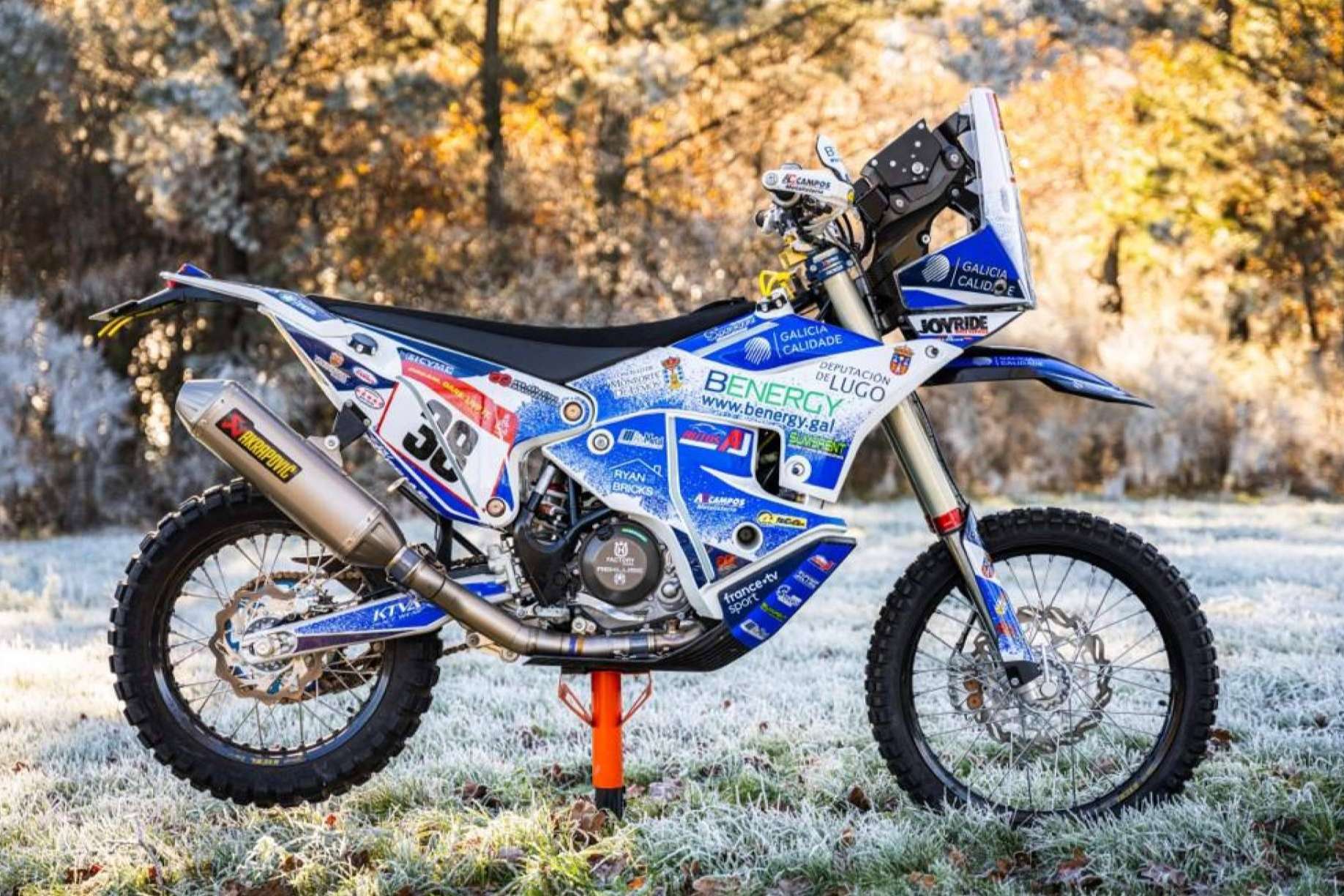 ADHESIVOSEMBARRADOS ofrece diseños de plásticos y adhesivos para motocross personalizados