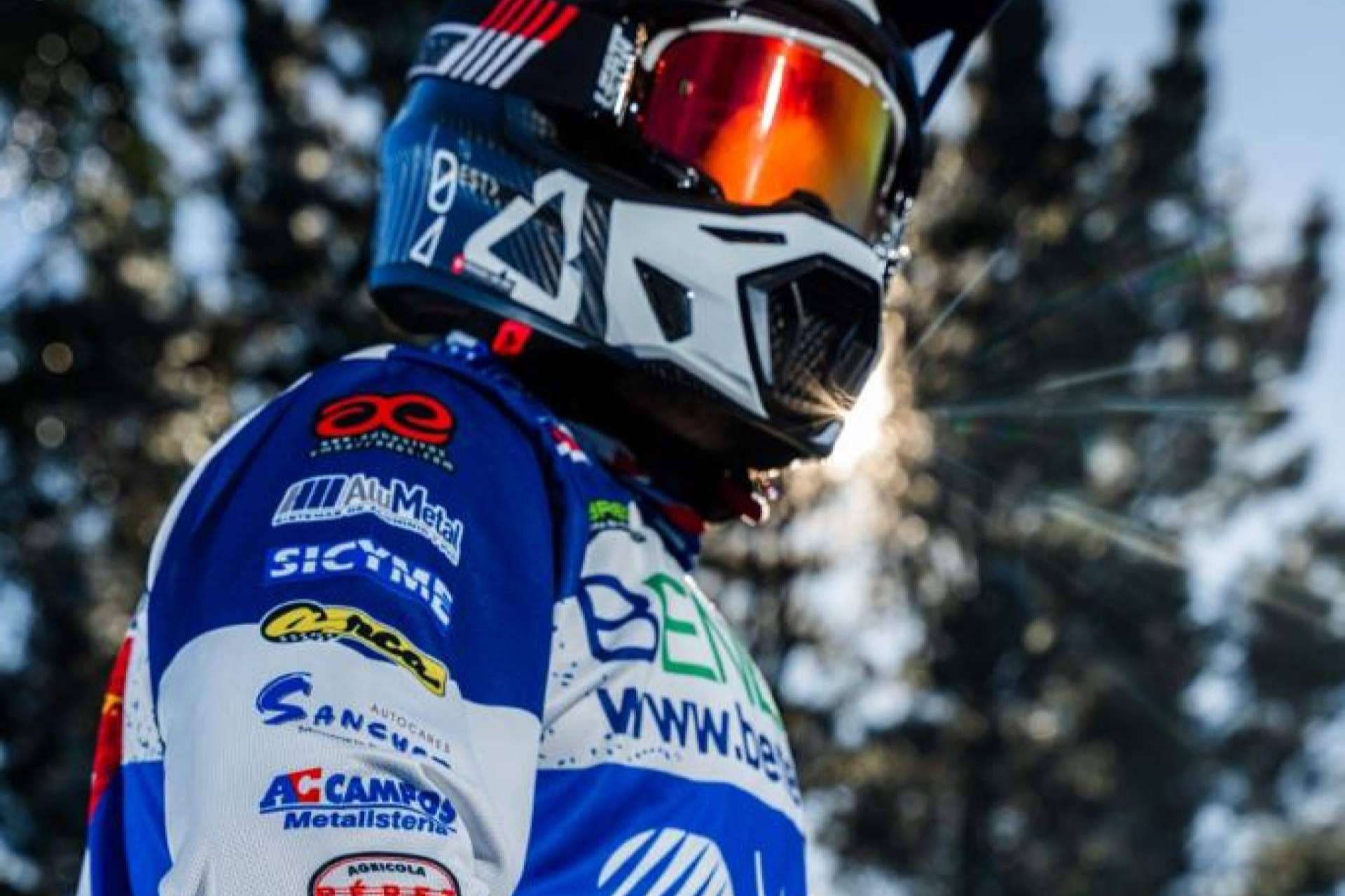 Ropa personalizada para offroad para pilotos exigentes, con ADHESIVOSEMBARRADOS
