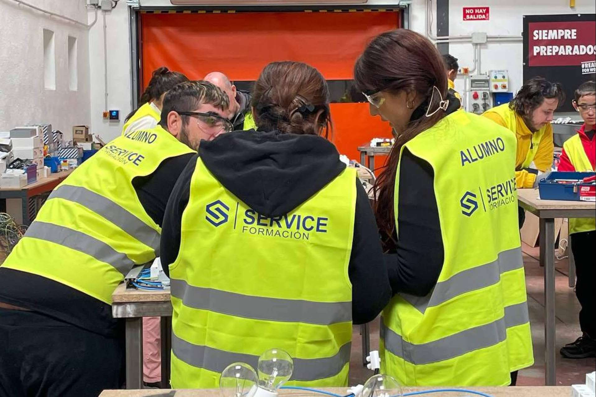 La formación en Técnico Auxiliar de Puertas Automáticas de Servicedoor Formación