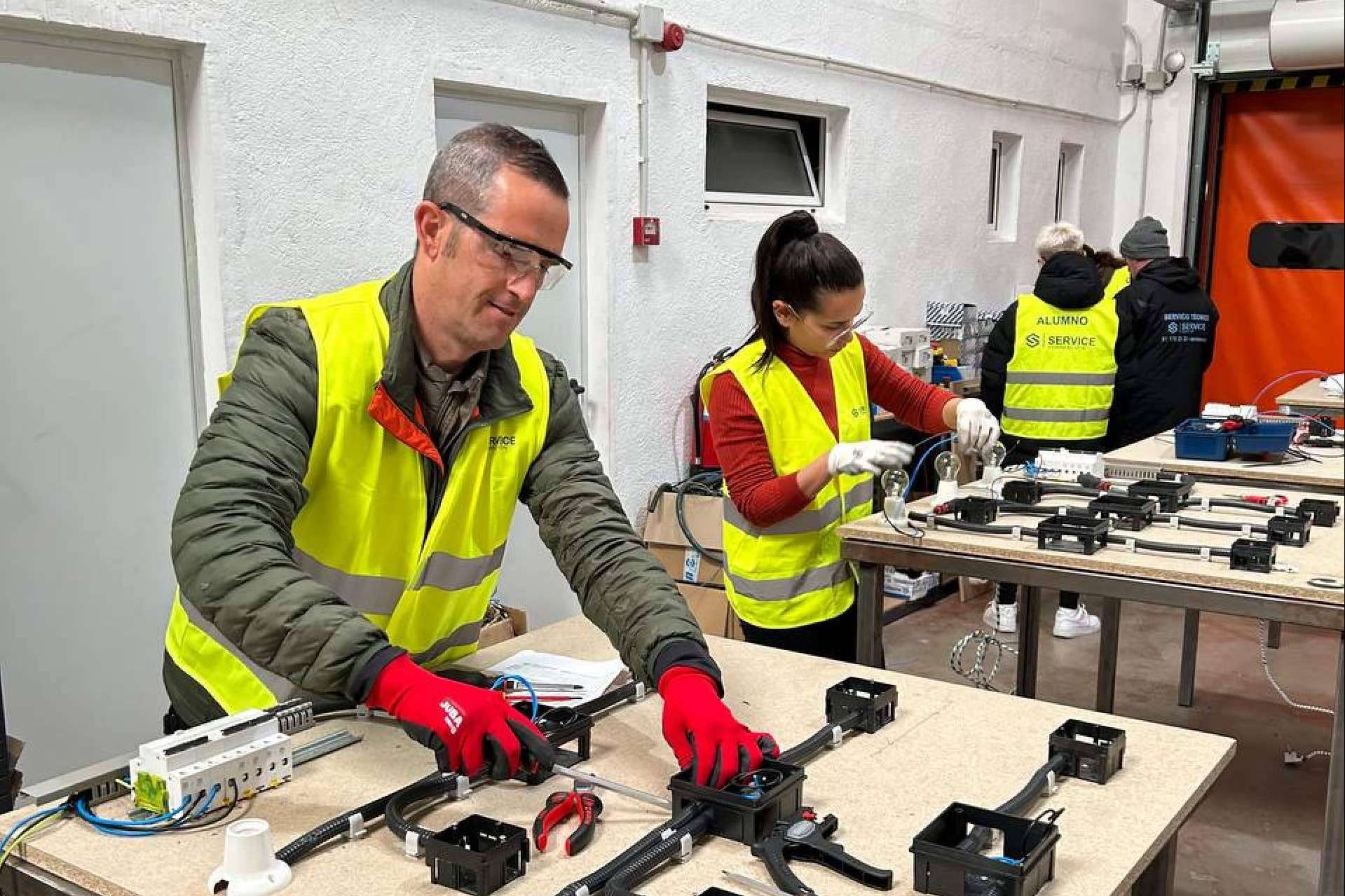 Un centro de formación acreditado por el SEPE y la Comunidad de Madrid, Servicedoor Formación