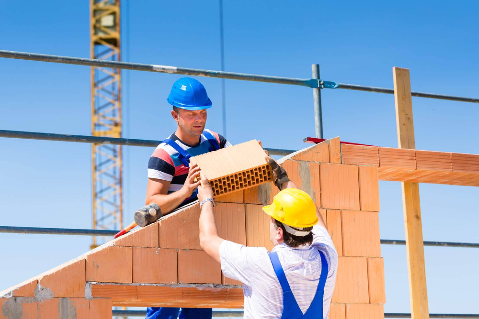 Razones y solución a la escasez de profesionales en construcción en España, por Euroseleccion & Partners