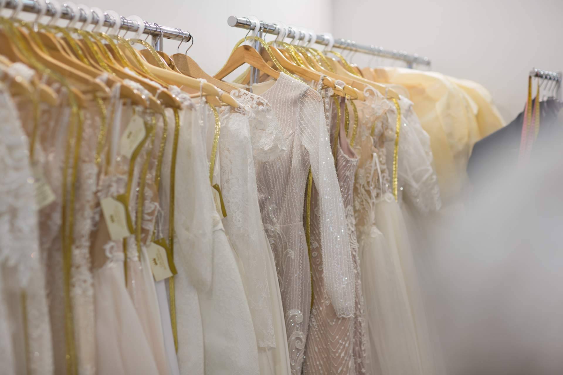 Una tintorería especializada en vestidos de novia, La Central de Pinto
