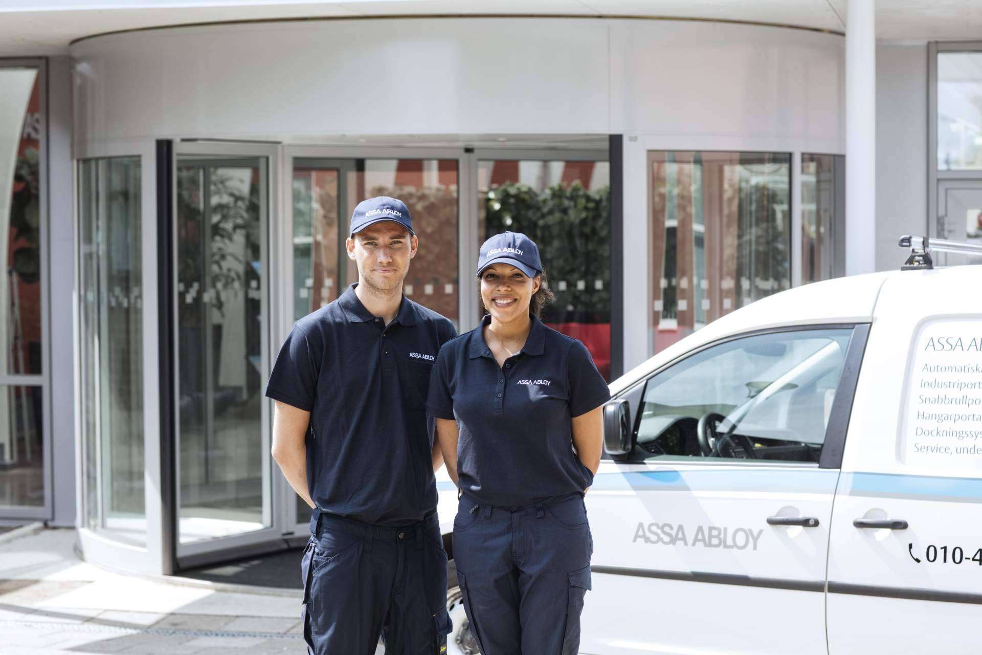 Servicio de mantenimiento para puertas automáticas, industriales y muelles de carga de ASSA ABLOY