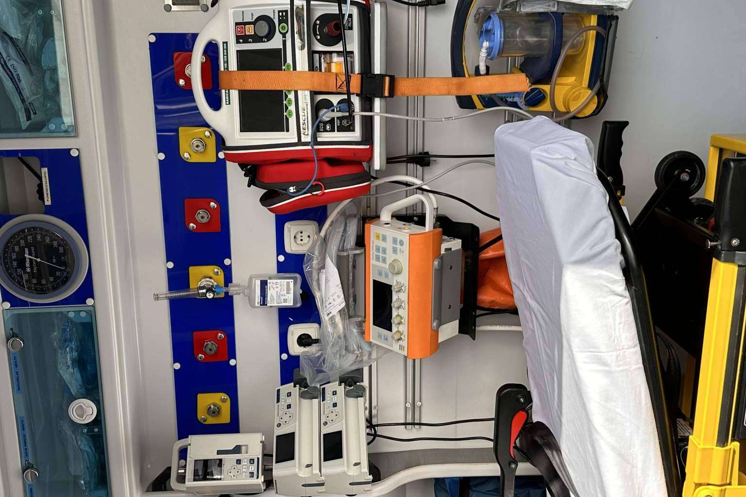 Equipamiento clínico y productos sanitarios; distribución y comercialización de Radicansa
