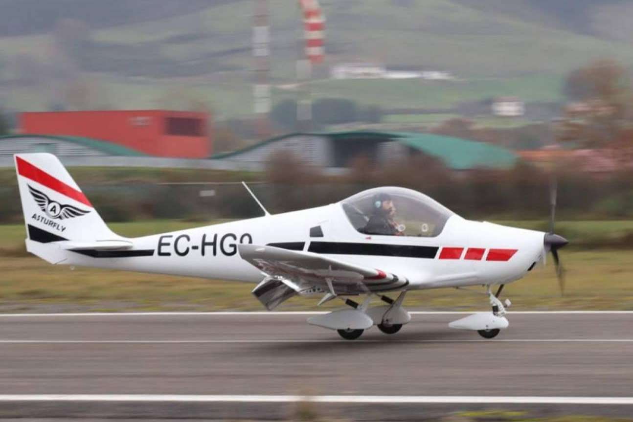 Sobrevolar los acantilados de la costa asturiana en un ultraligero con Asturfly