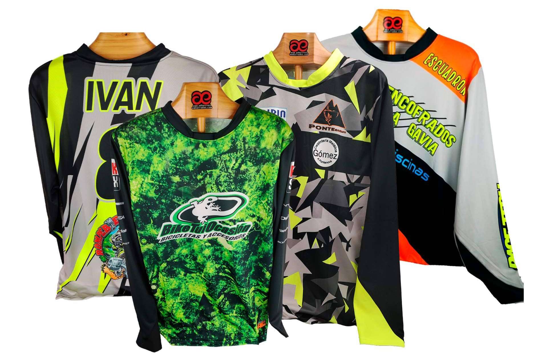 Ropa personalizada para motocross con ADHESIVOSEMBARRADOS