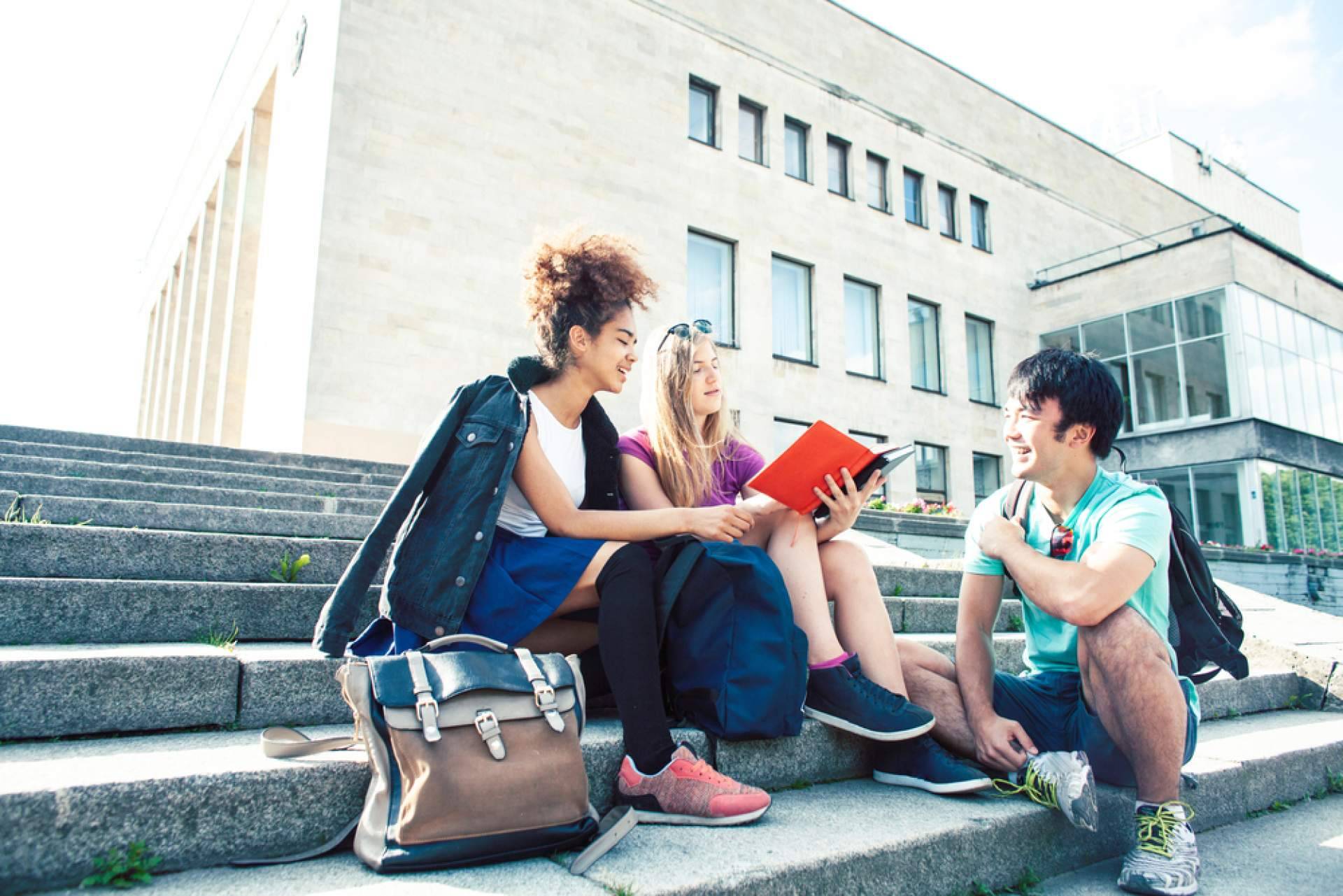 Legaliza tu Título acelera la legalización de títulos universitarios y estudios propios