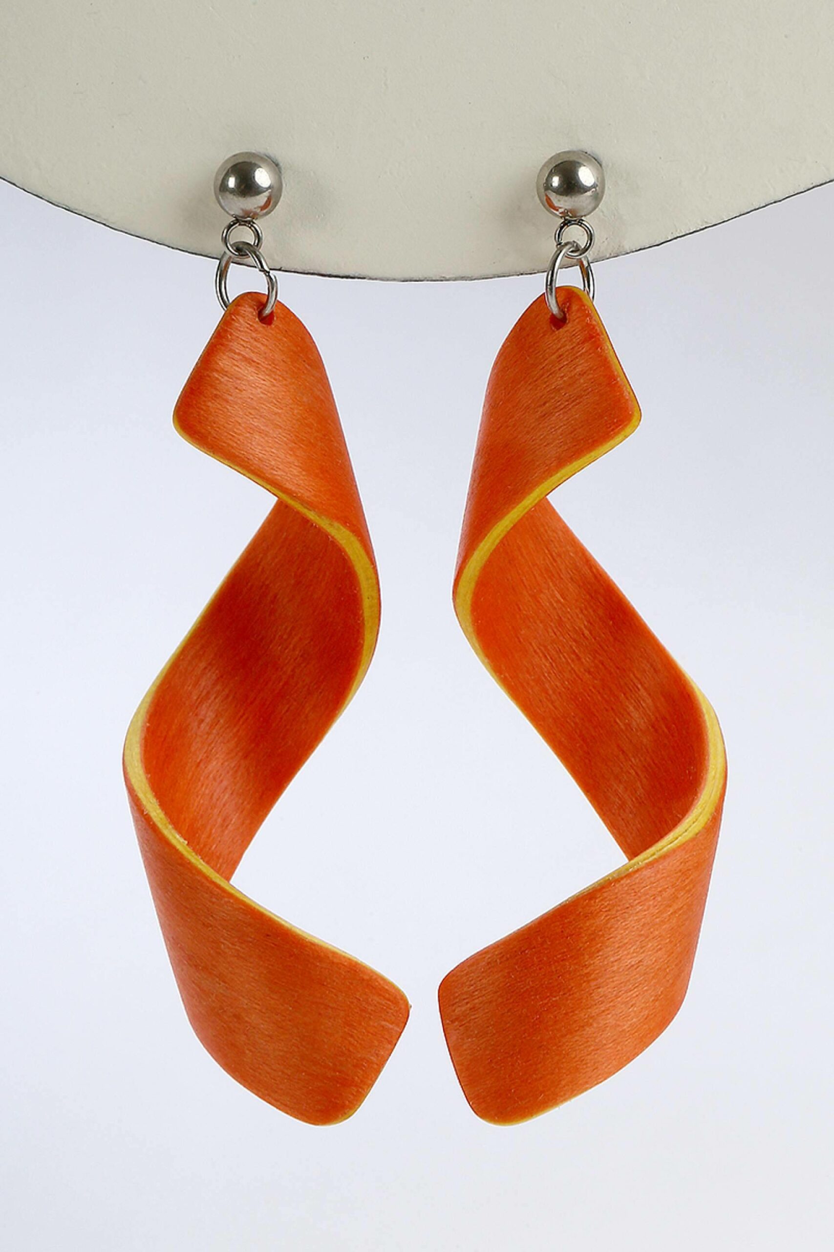 Pendientes artesanales de Accesorios de Madera Joya, cómo elegir el adecuado para cada look