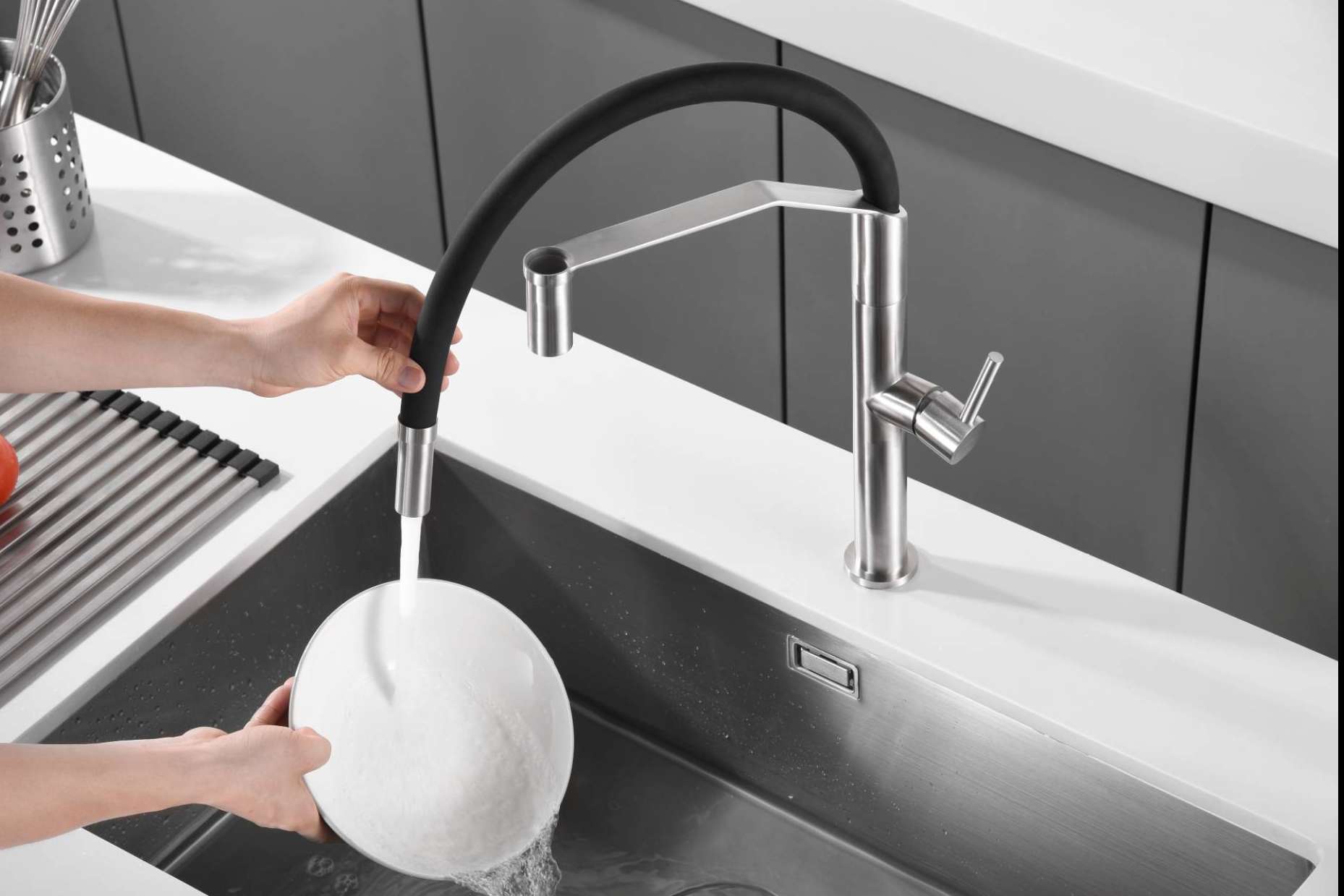 Serie Deva de IMEX, grifería con caño flexible ideal para la cocina