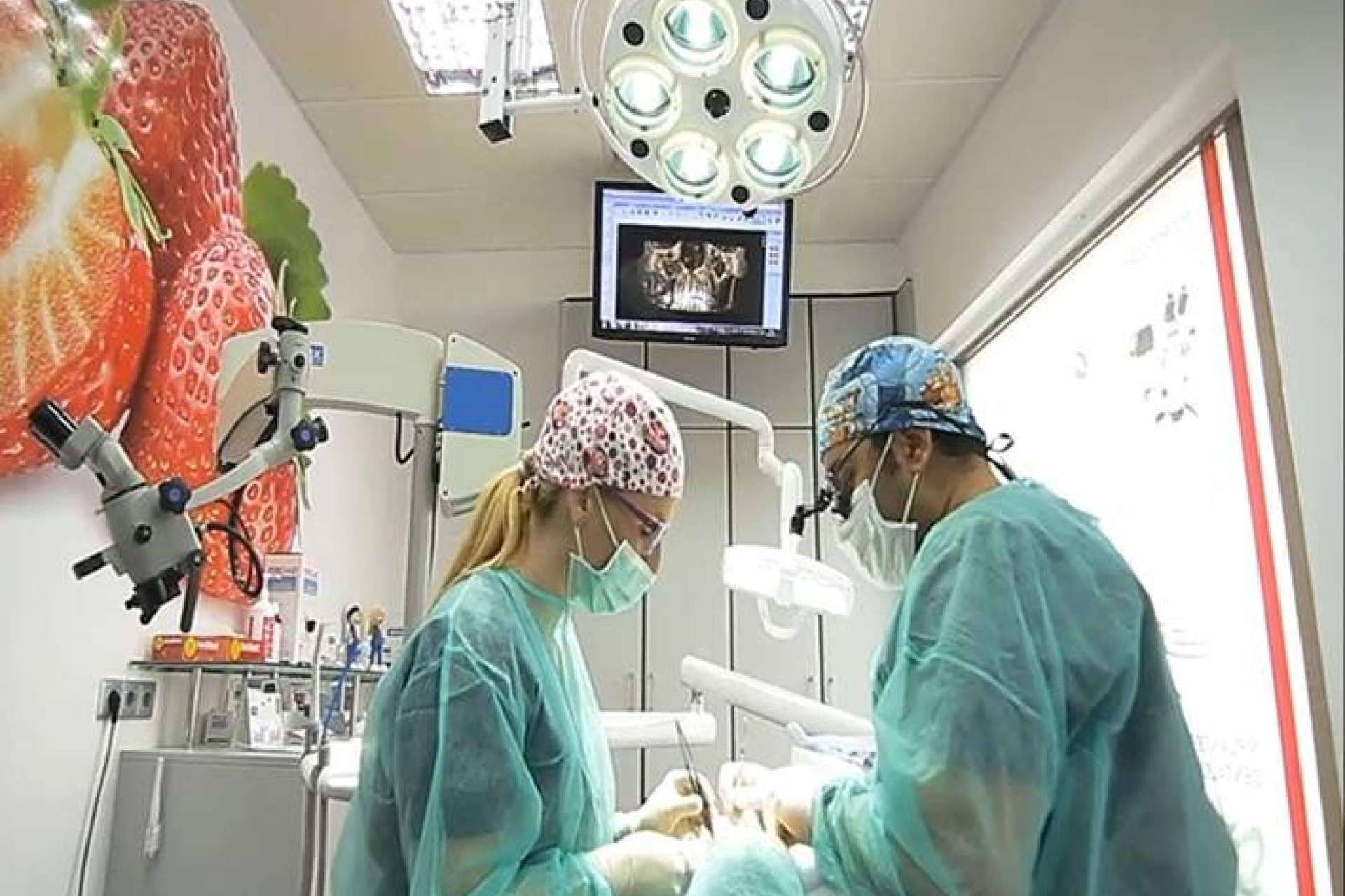 Dental Implantologie, equipo de profesionales y tecnología de última generación especializada en odontología