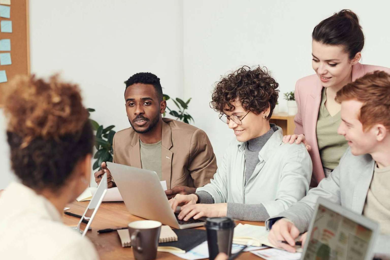Personas en práctica no-laborable para empresas de todos los sectores