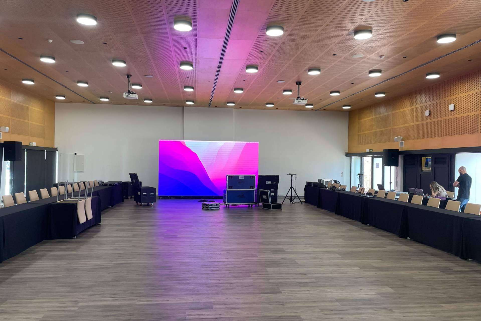 Rent DJ Equipment Ibiza, alquiler audiovisual Barcelona e Ibiza