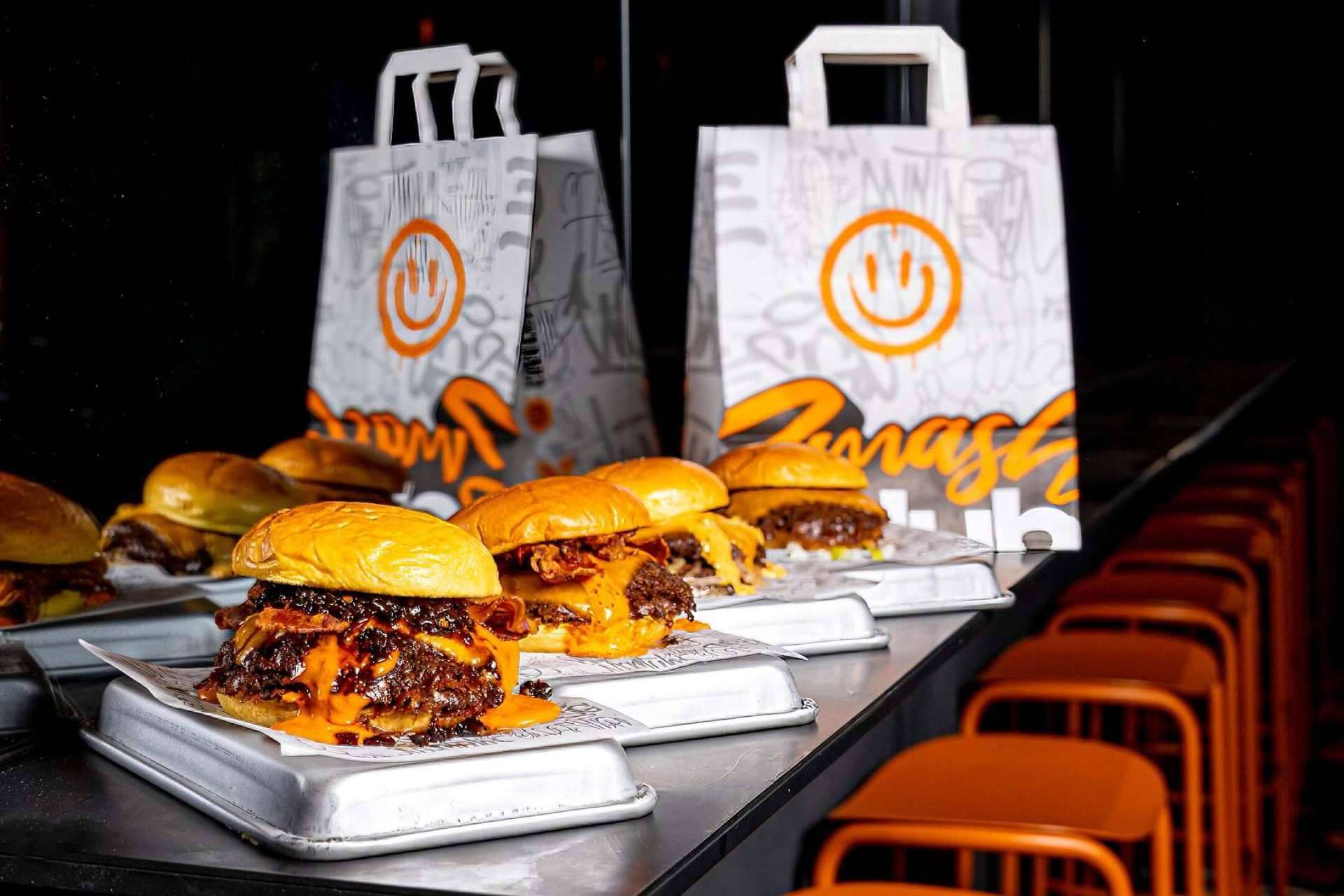 Ya abrió sus puertas Smash Club By Briochef, un restaurante de smash burgers premium