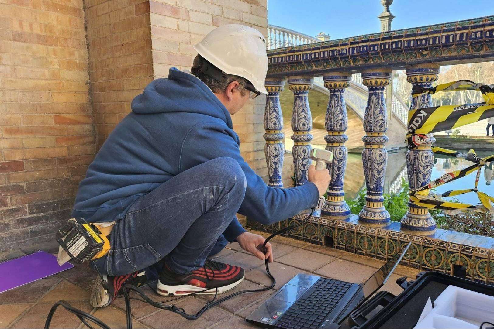Sumiserán S.L contribuye en la restauración de patrimonio histórico, esta vez en la plaza de España de Sevilla