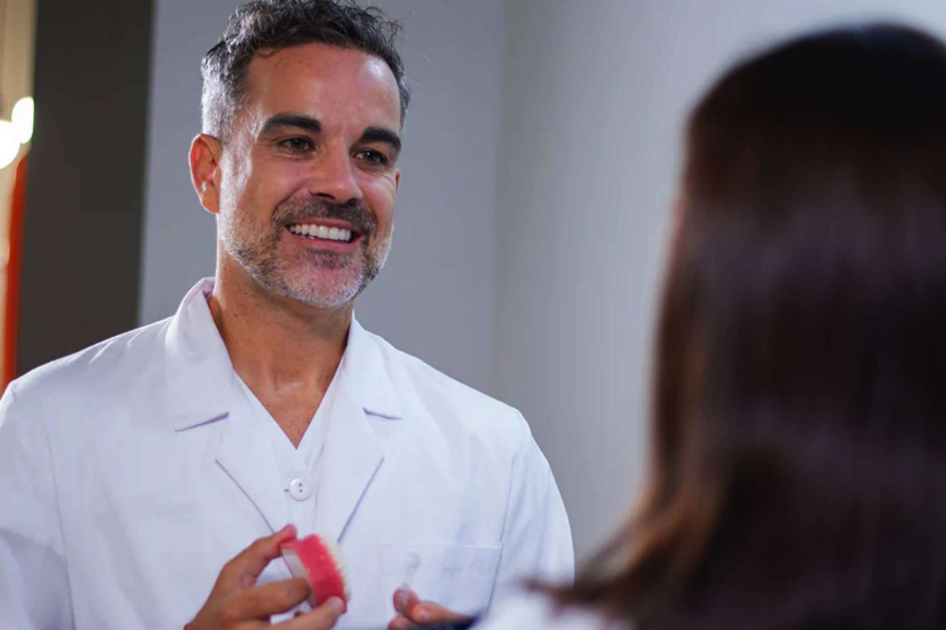 Más del 70% las personas no pueden hacerse un blanqueamiento dental