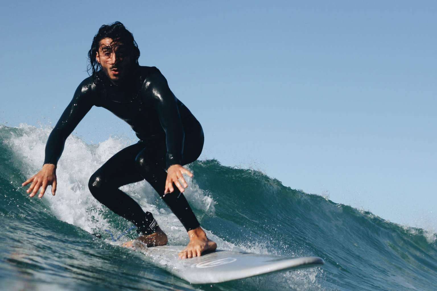 Surf para principiantes con la tabla de aprendizaje evolutiva de Flysurf