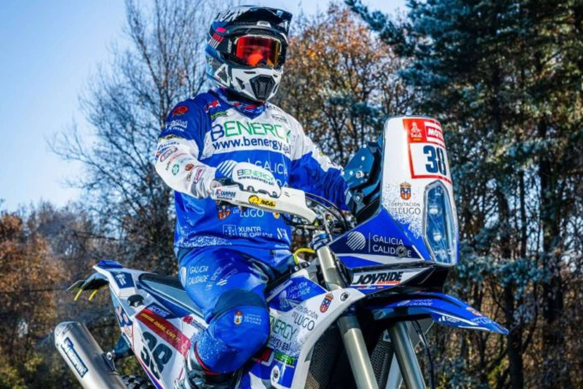 ADHESIVOSEMBARRADOS, expertos en personalización de ropa de moto off road