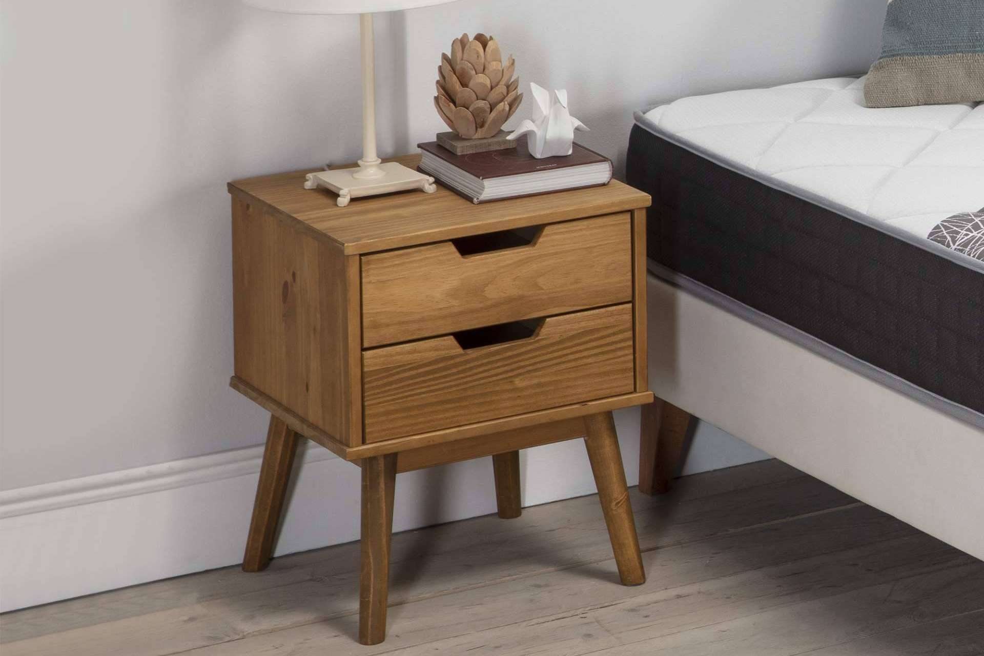 Variedad de estilos en mesitas de noche para dormitorio