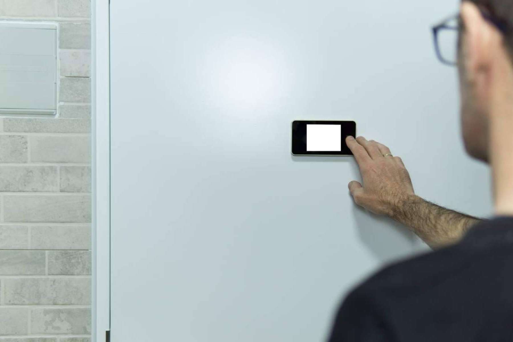 La mirilla para puerta aporta tranquilidad y potencia la seguridad de un hogar o negocio