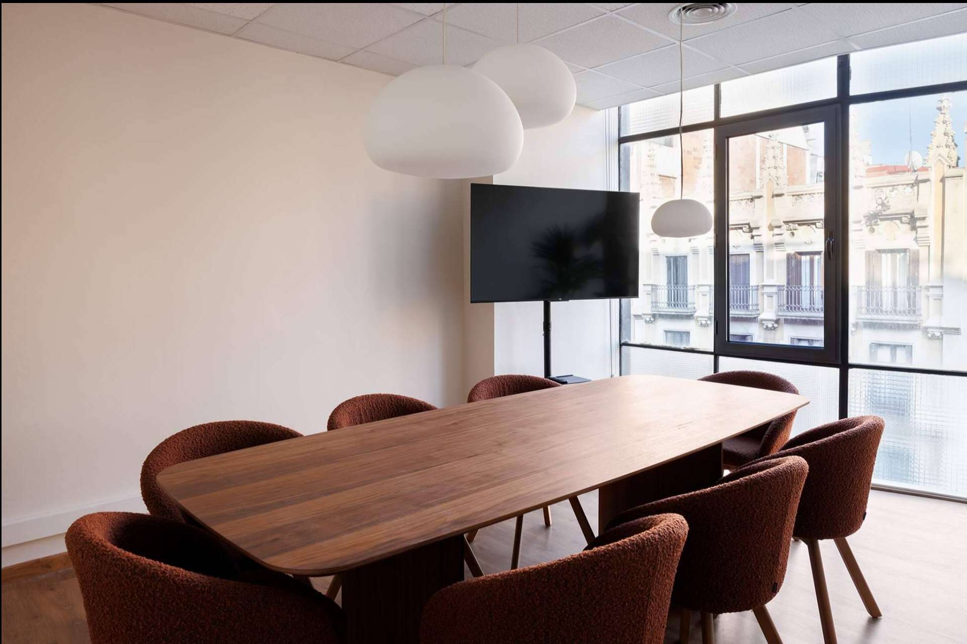 ¿Qué ofrecen las oficinas de Sitandplug?