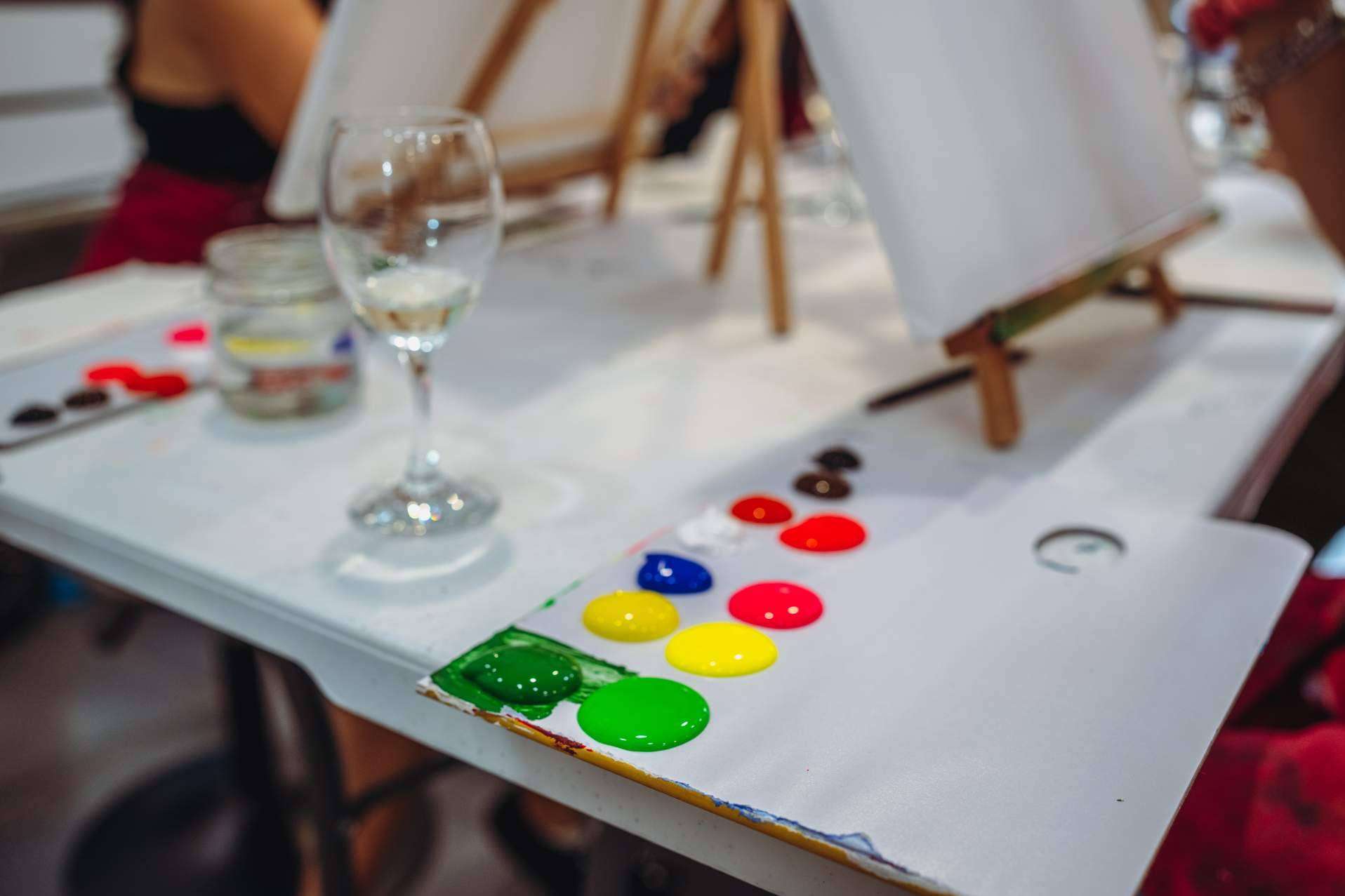 Art&Wine ofrece cuadros de acrílico fáciles de pintar para todos los niveles