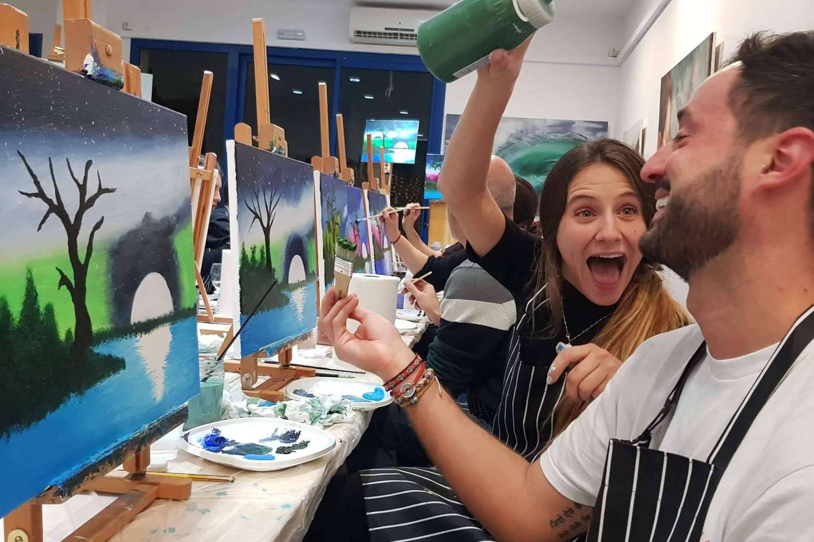 La experiencia definitiva de vino y pintura en Barcelona