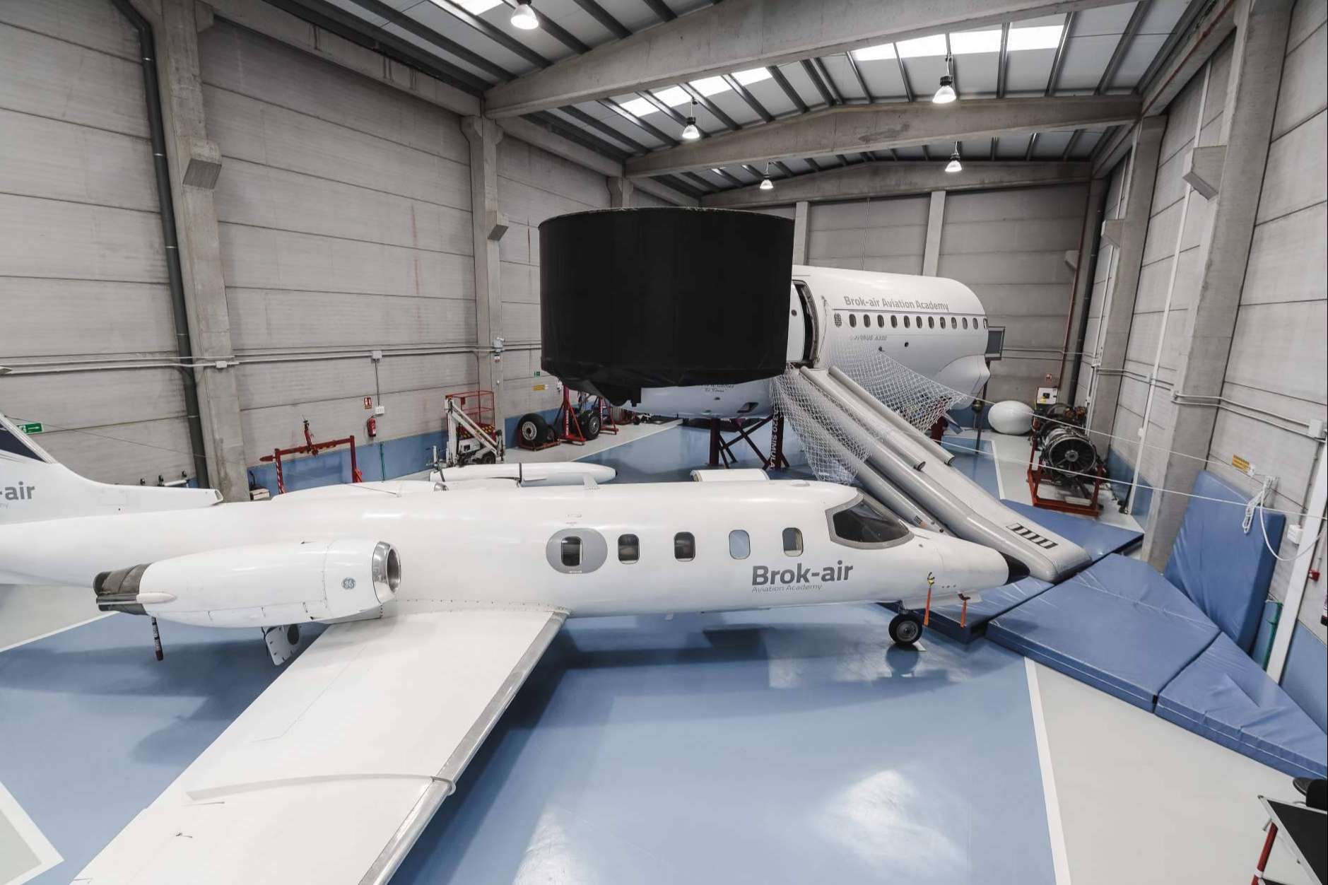 Pilotos y técnicos de mantenimiento aeronáutico eligen Canarias para hacer carrera en el sector