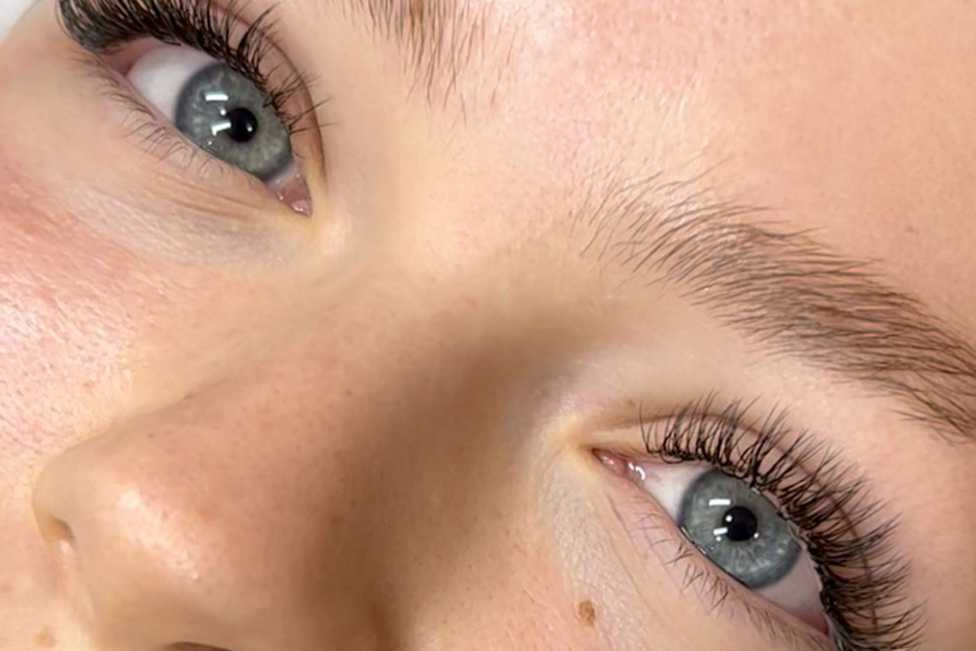 Las franquicias de extensiones de pestañas Lashes & Go ofrecen una opción de negocio en un sector en expansión