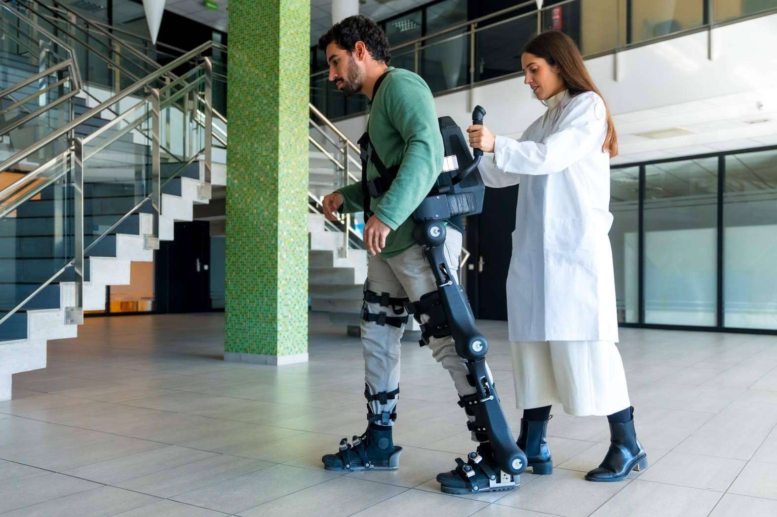 Tecnología avanzada en la rehabilitación ante lesiones medulares, con Movex Clinics
