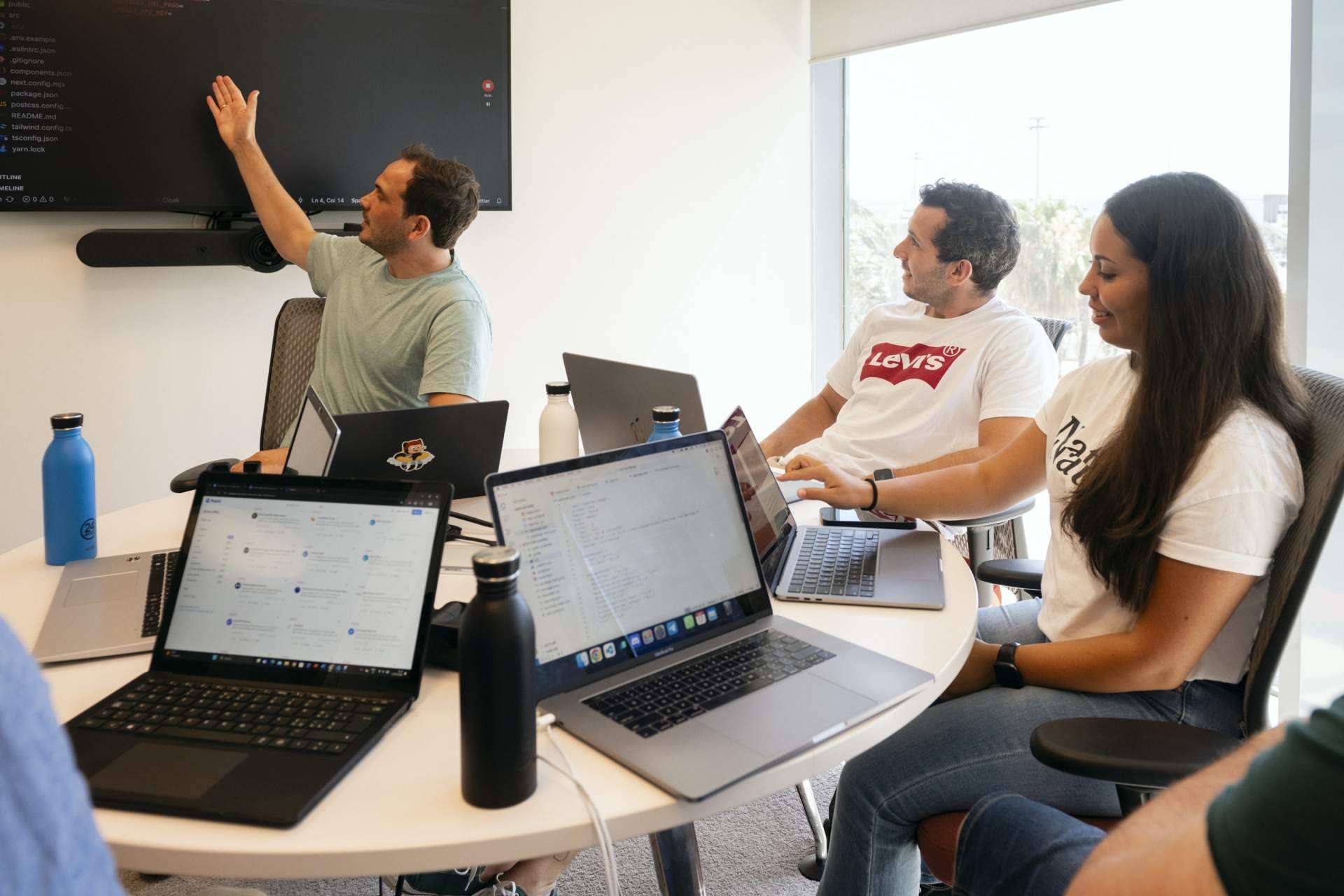 Transformando procesos de Onboarding técnico de nuevos ingenieros en empresas tecnológicas con arol.dev