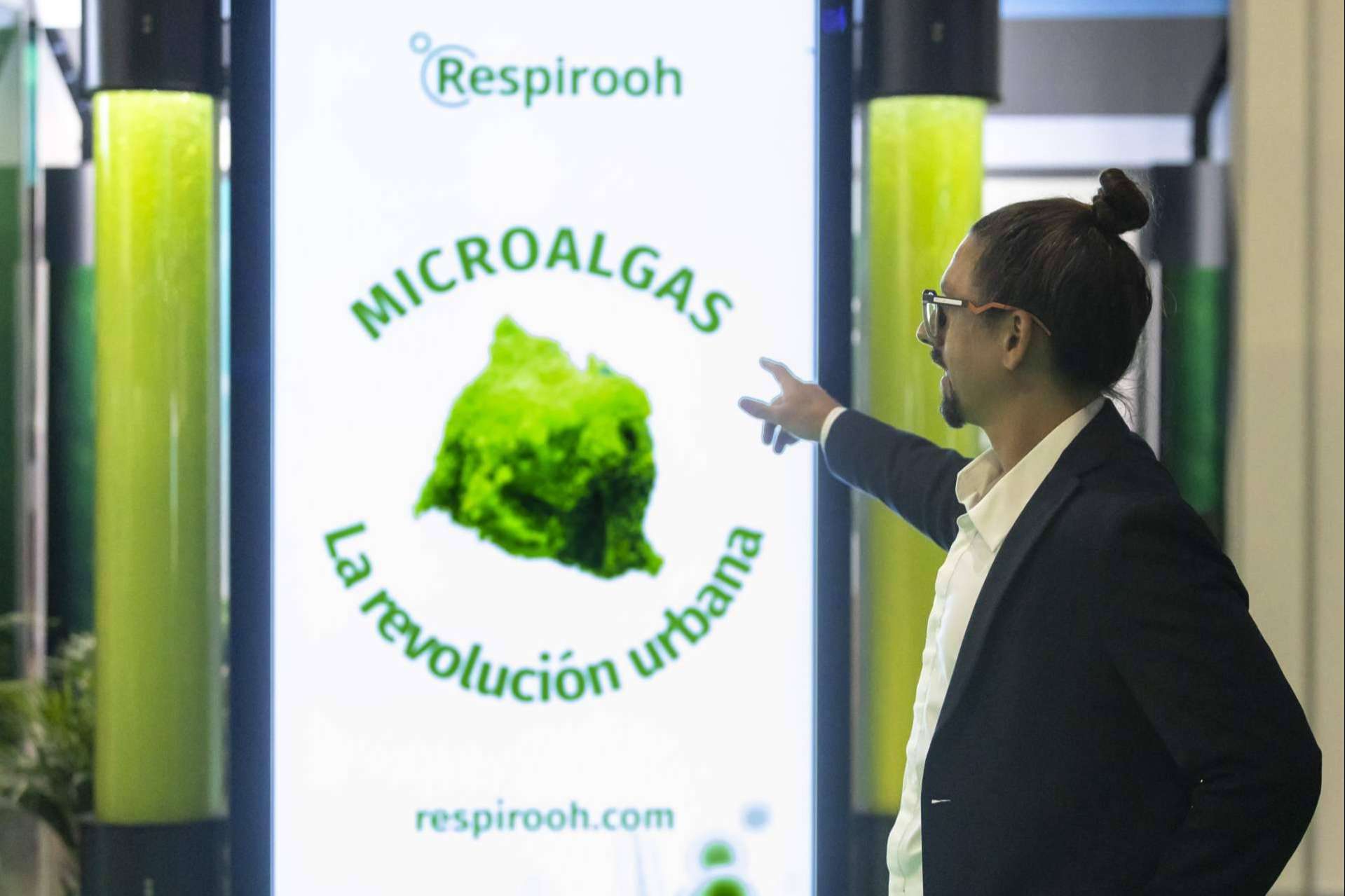 Greenin lleva Respirooh, mobiliario urbano y publicitario con fotobiorreactores que purifica el aire al Smart City Expo