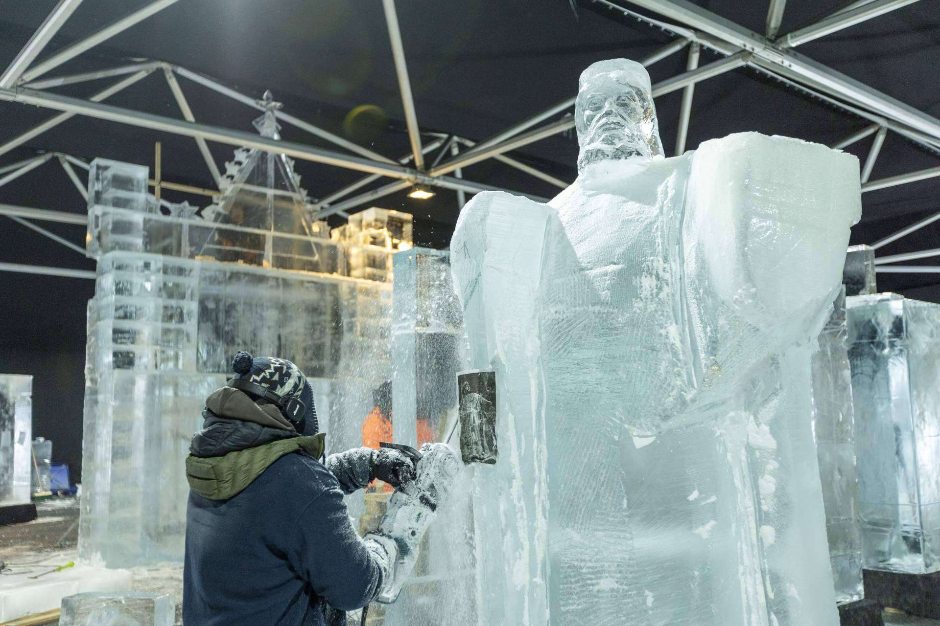 Sevilla se prepara para el frío con 250 toneladas de hielo y 150 de nieve
