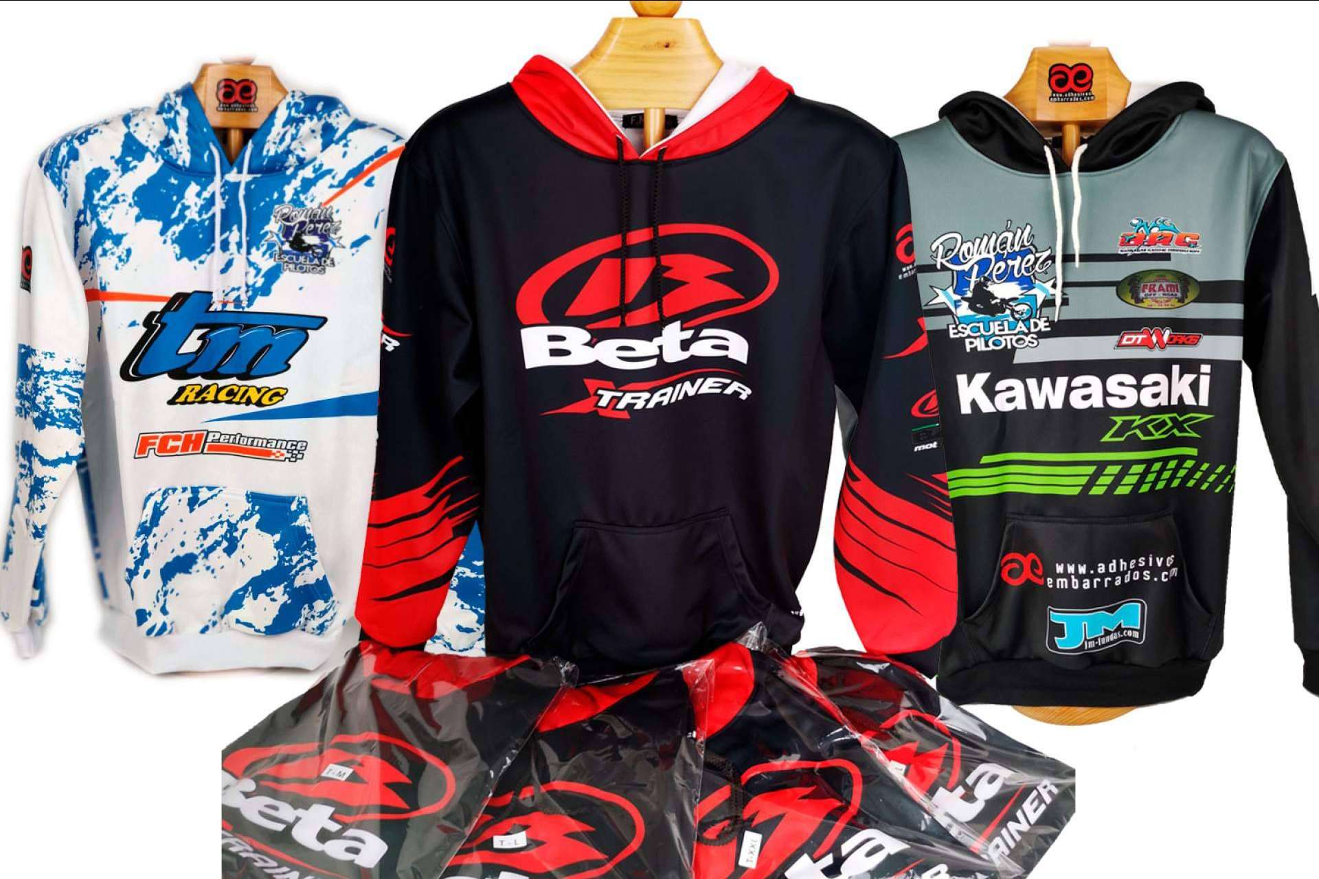 ADHESIVOSEMBARRADOS, una marca líder en ropa personalizada para deportes de moto offroad