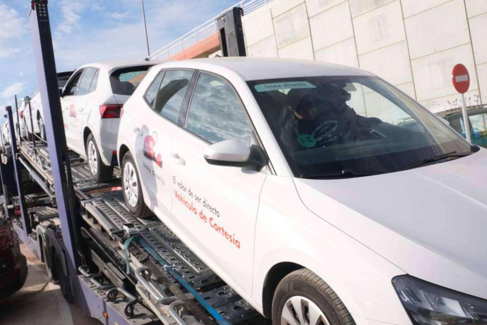 Línea Directa ofrece coches de sustitución y asistencia jurídica gratis a clientes afectados por la DANA