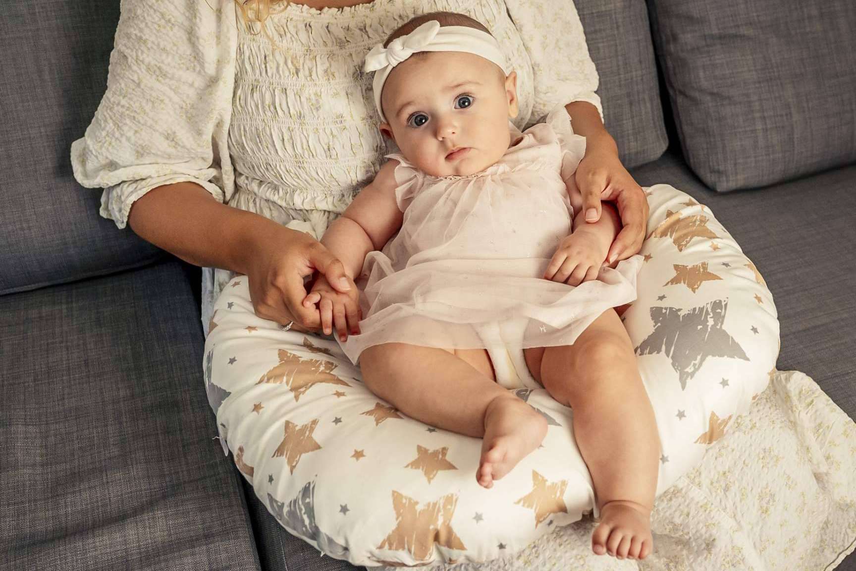 Comodidad y apoyo en los primeros días de lactancia materna con Sonora Baby