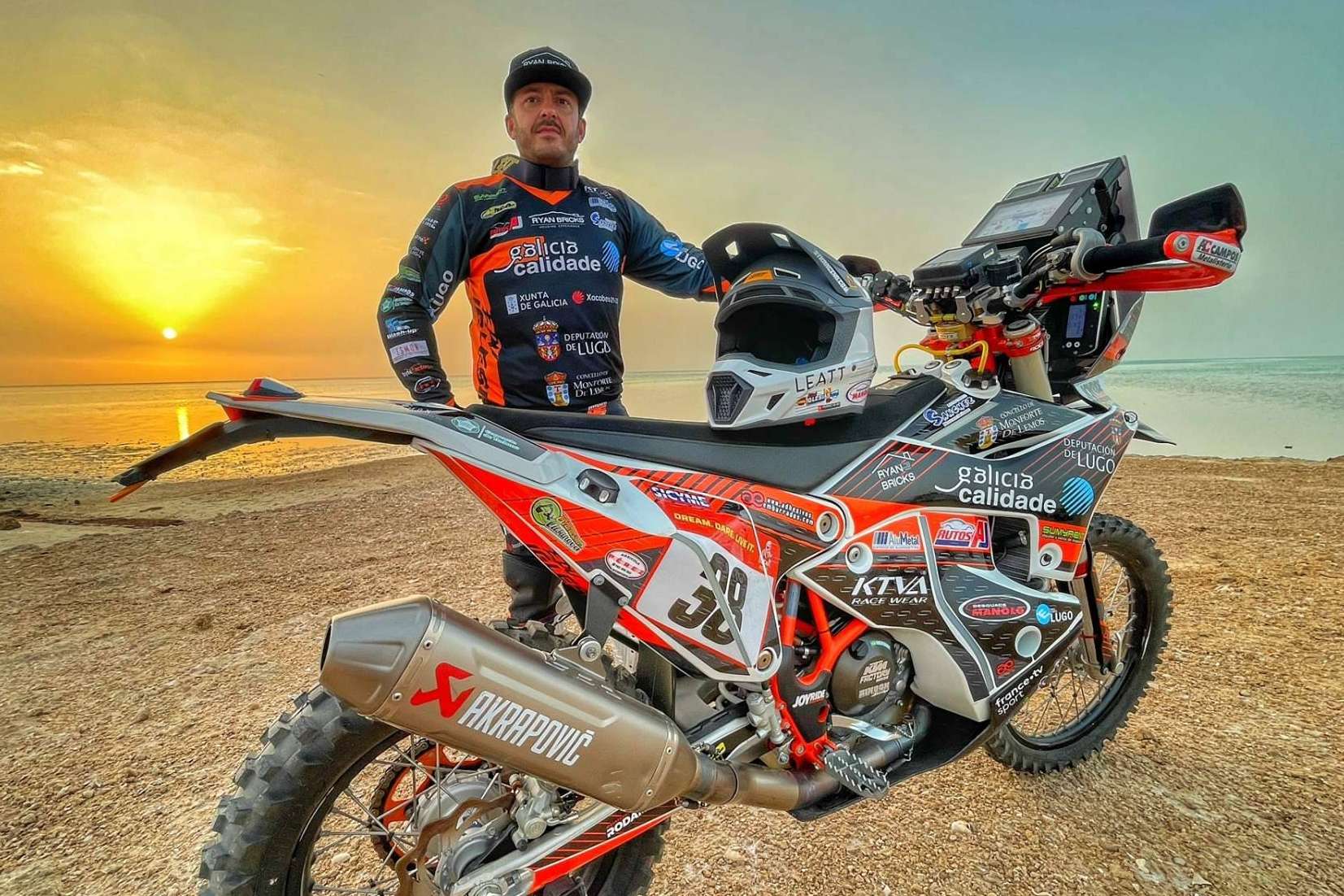 ADHESIVOSEMBARRADOS revoluciona el sector con ropa personalizada para pilotos de motocross