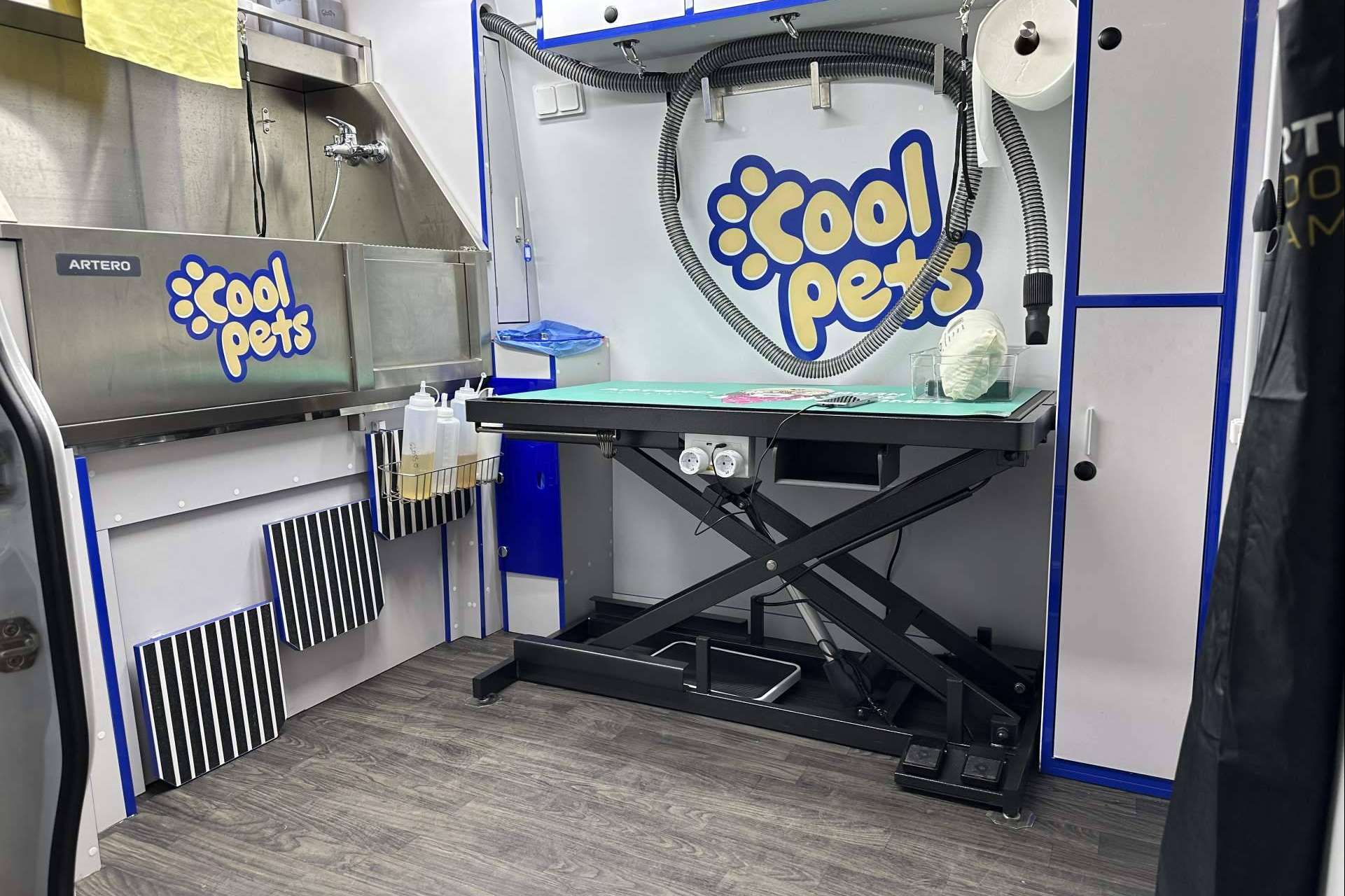 Llega a España un innovador servicio de peluquería móvil a domicilio para mascotas