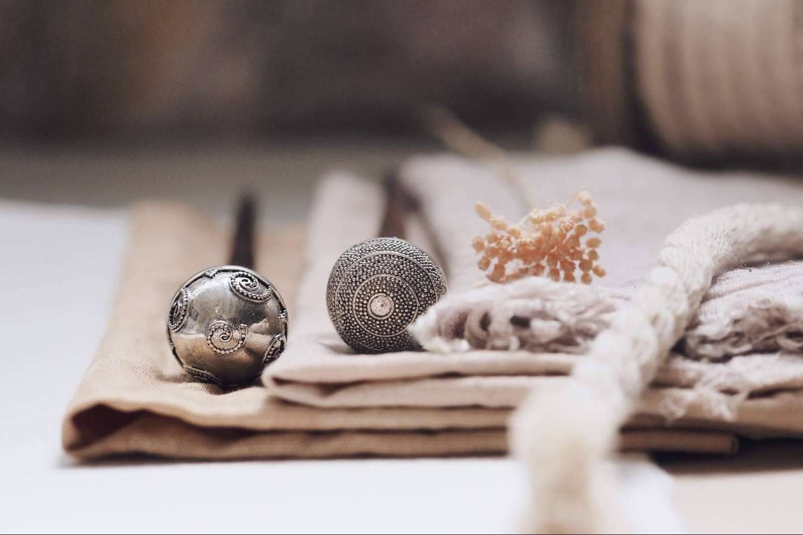 Palospelos, una marca que crea accesorios para el cabello que son piezas de arte