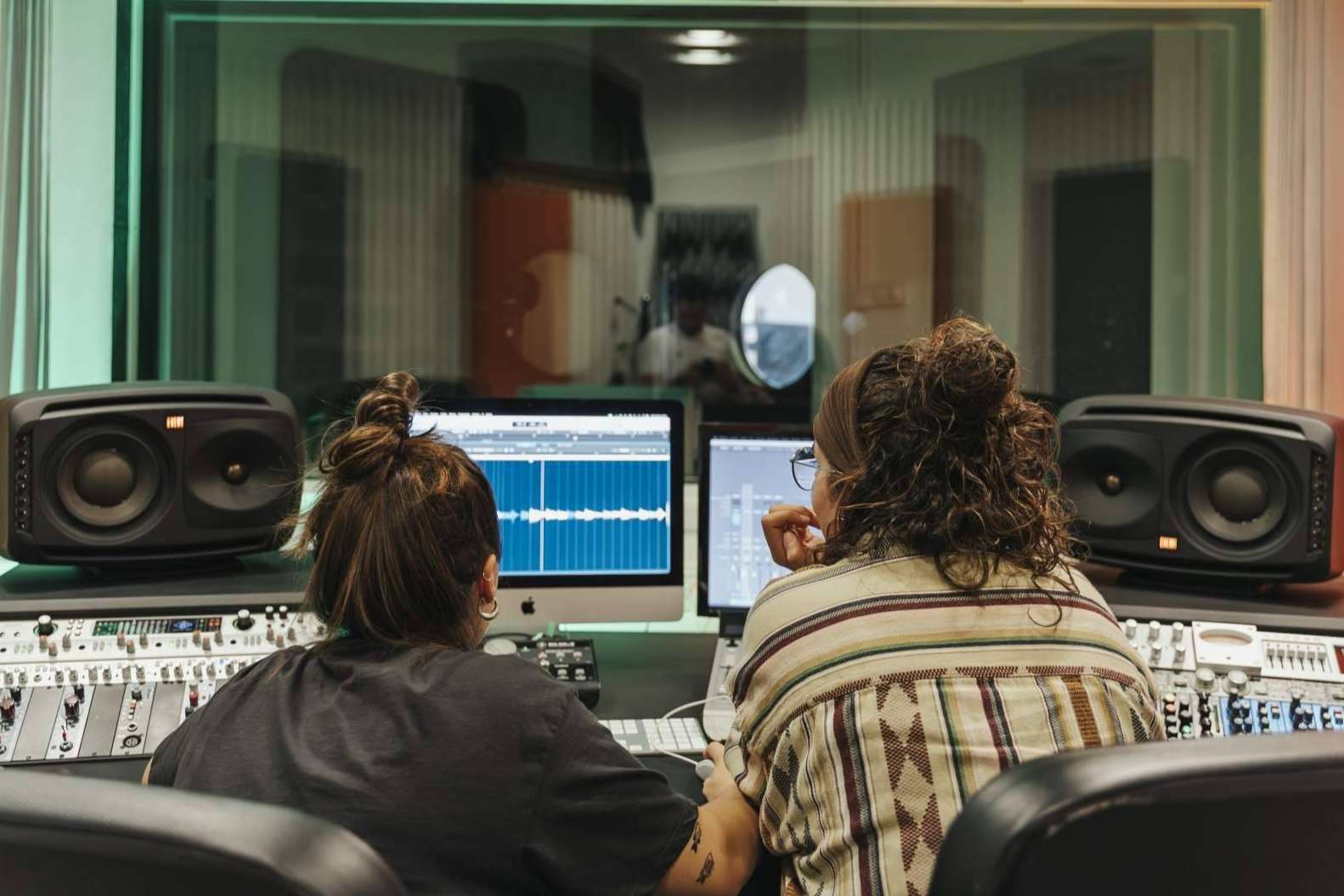 Los nuevos retos del productor musical en 2025; adaptación, tecnología y autenticidad