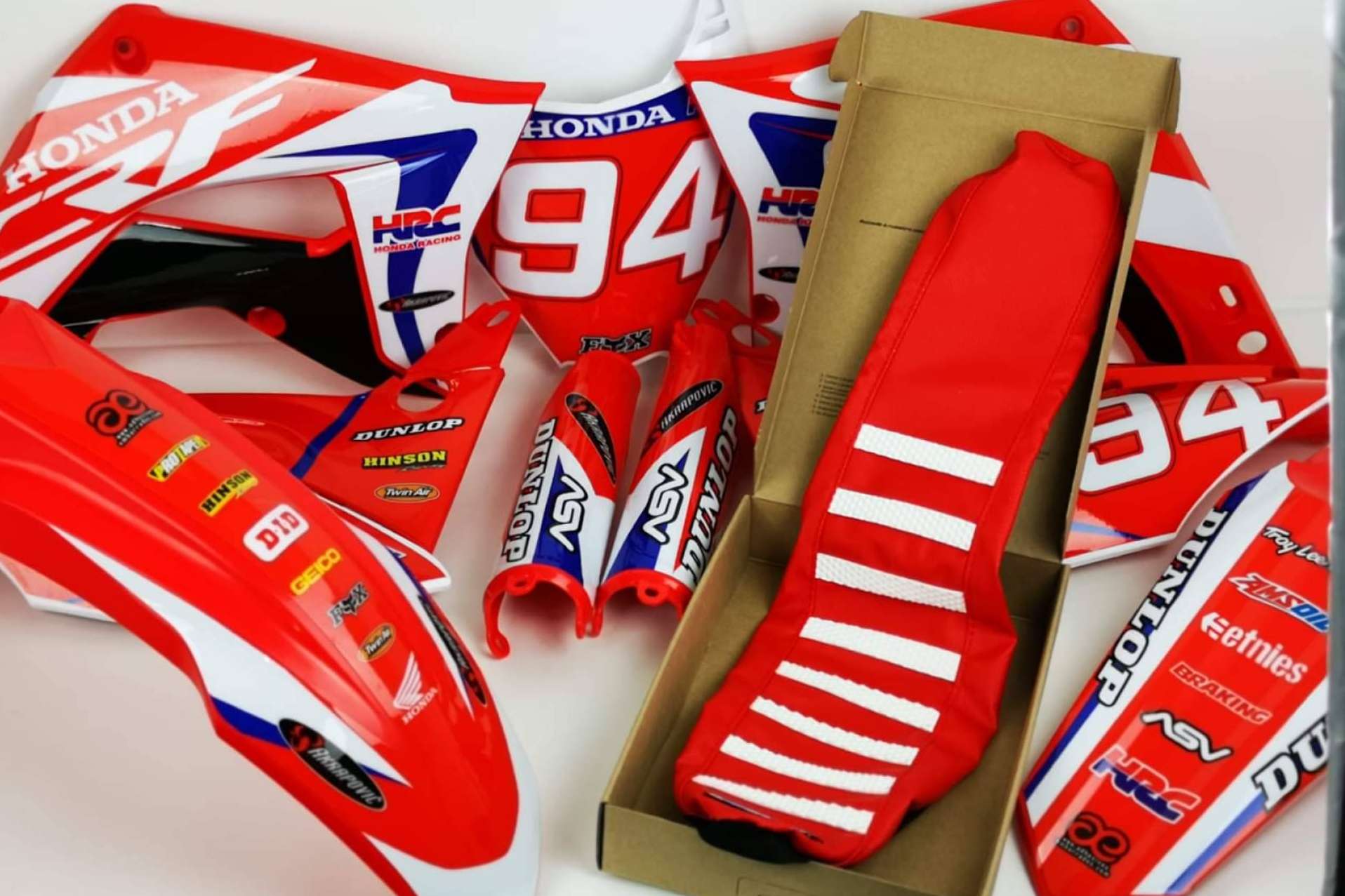 La personalización de motocicletas alcanza un nuevo nivel con ADHESIVOSEMBARRADOS