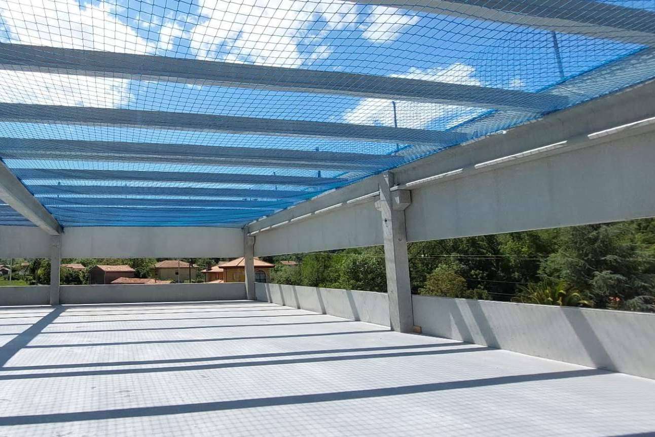 Redes y Protección ofrece soluciones avanzadas en seguridad colectiva para obras de construcción industrial